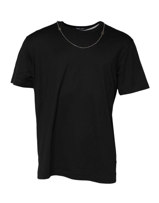 Black t-shirt with a gold chain necklace