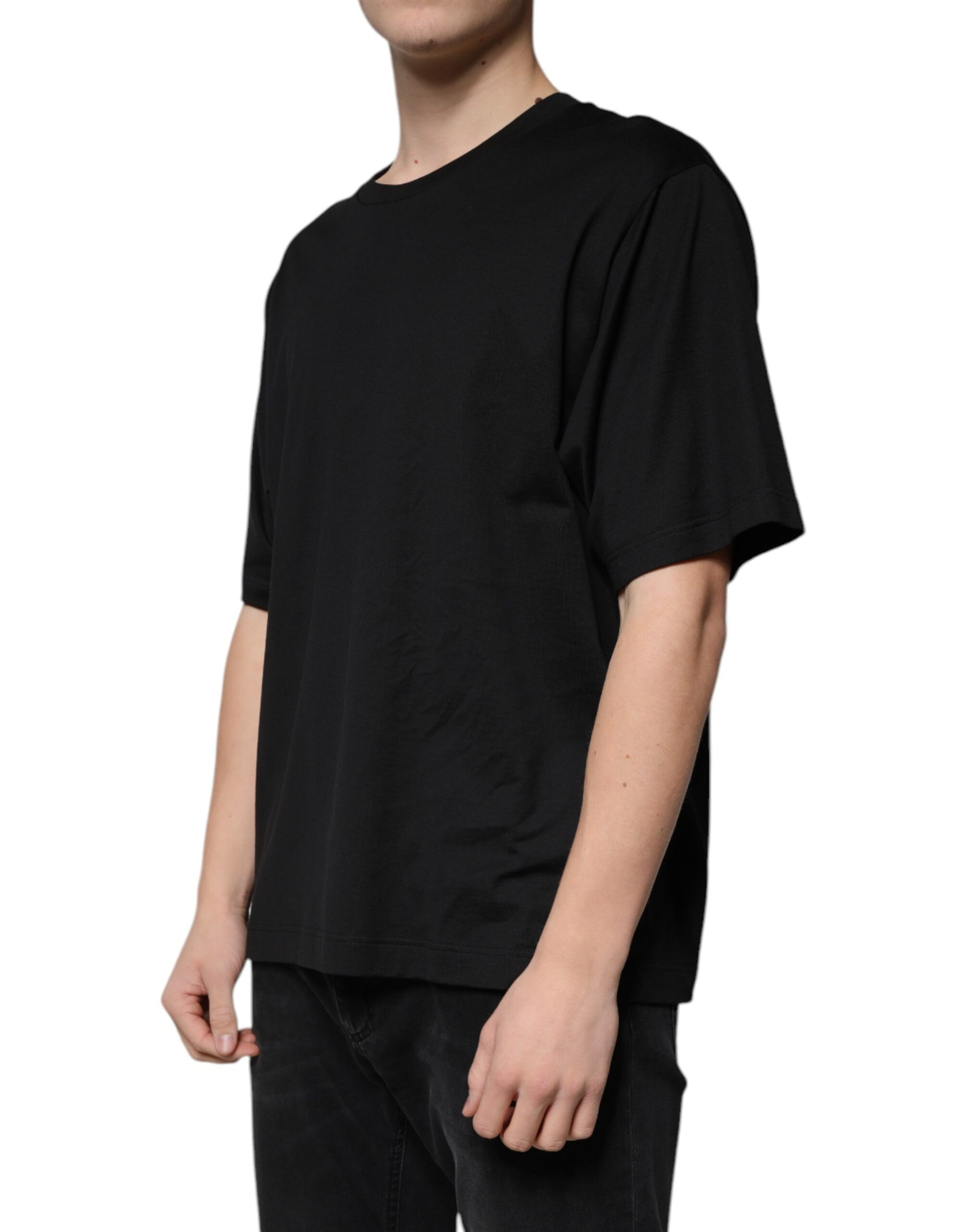 Black t-shirt on mannequin