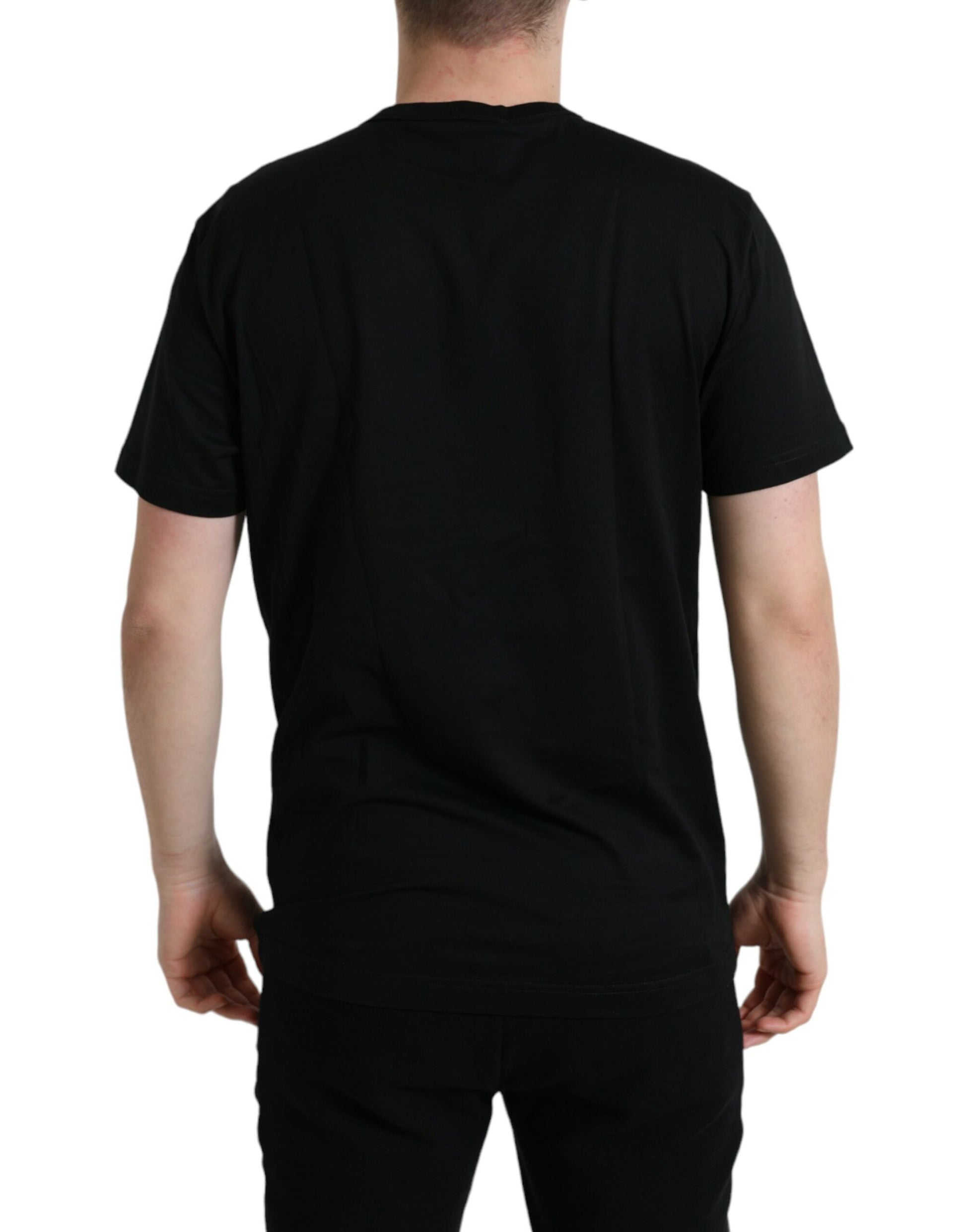Black t-shirt on a mannequin