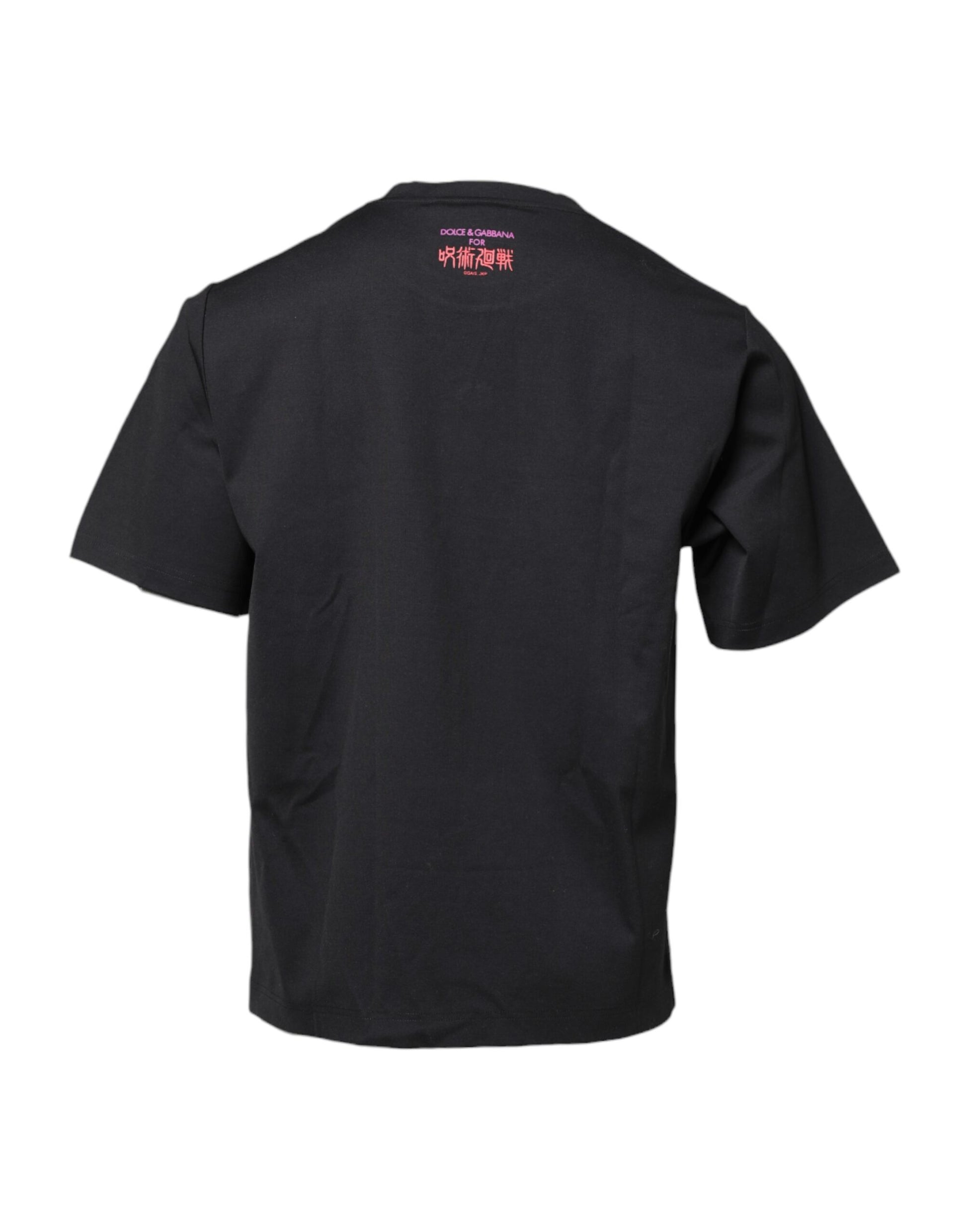 Black t-shirt with short sleeves