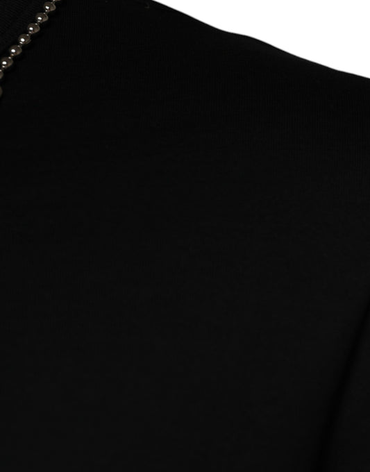 Black long sleeve shirt with bead necklace