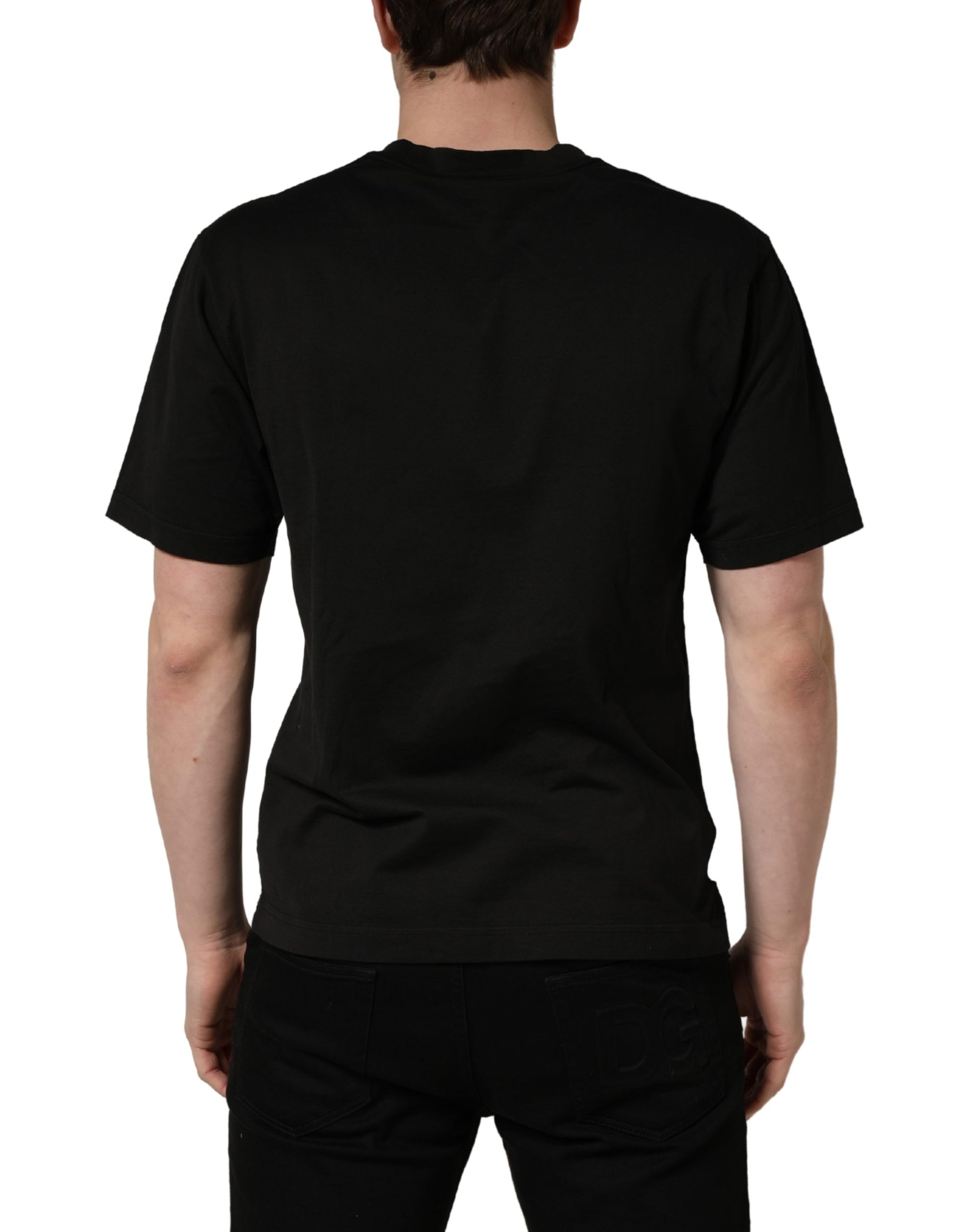 Black t-shirt on a mannequin