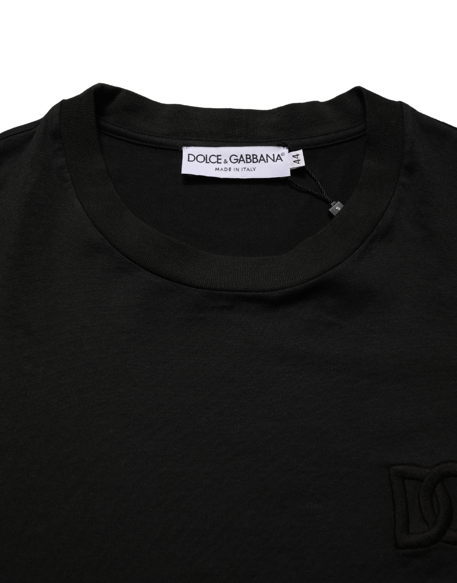 Black t-shirt with a tag on the neck