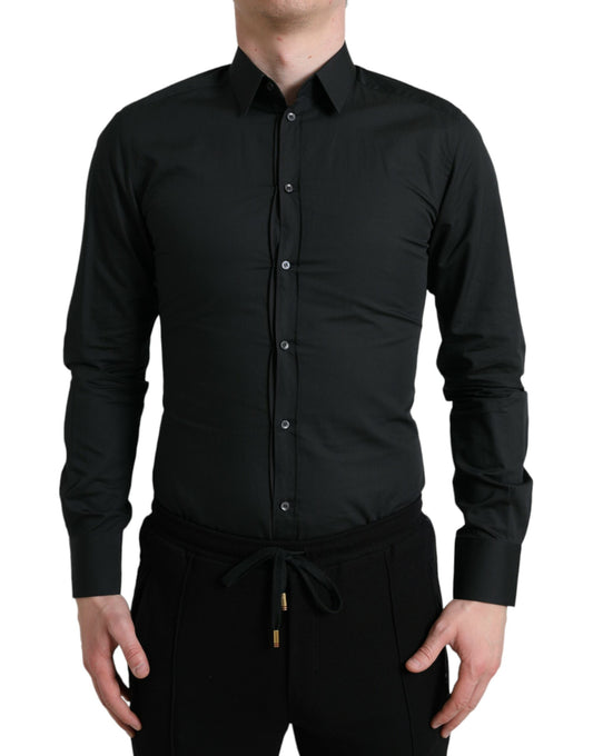 Man wearing black shirt and pants