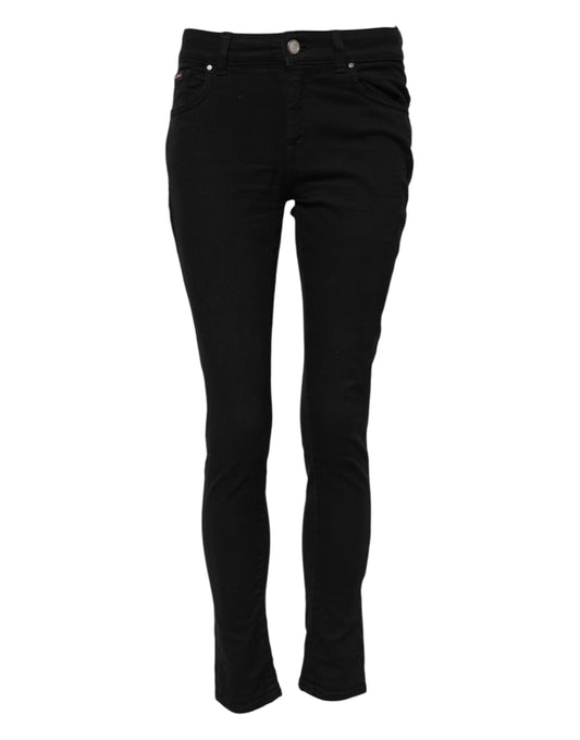 Black skinny jeans on a mannequin