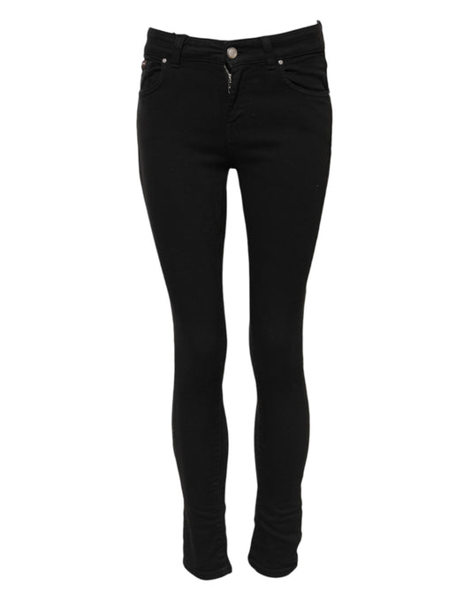 Black skinny jeans on a mannequin