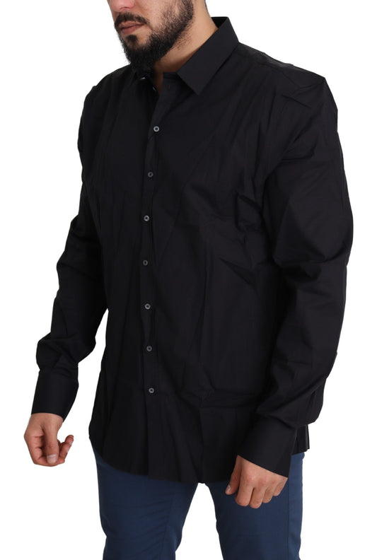Man wearing black shirt