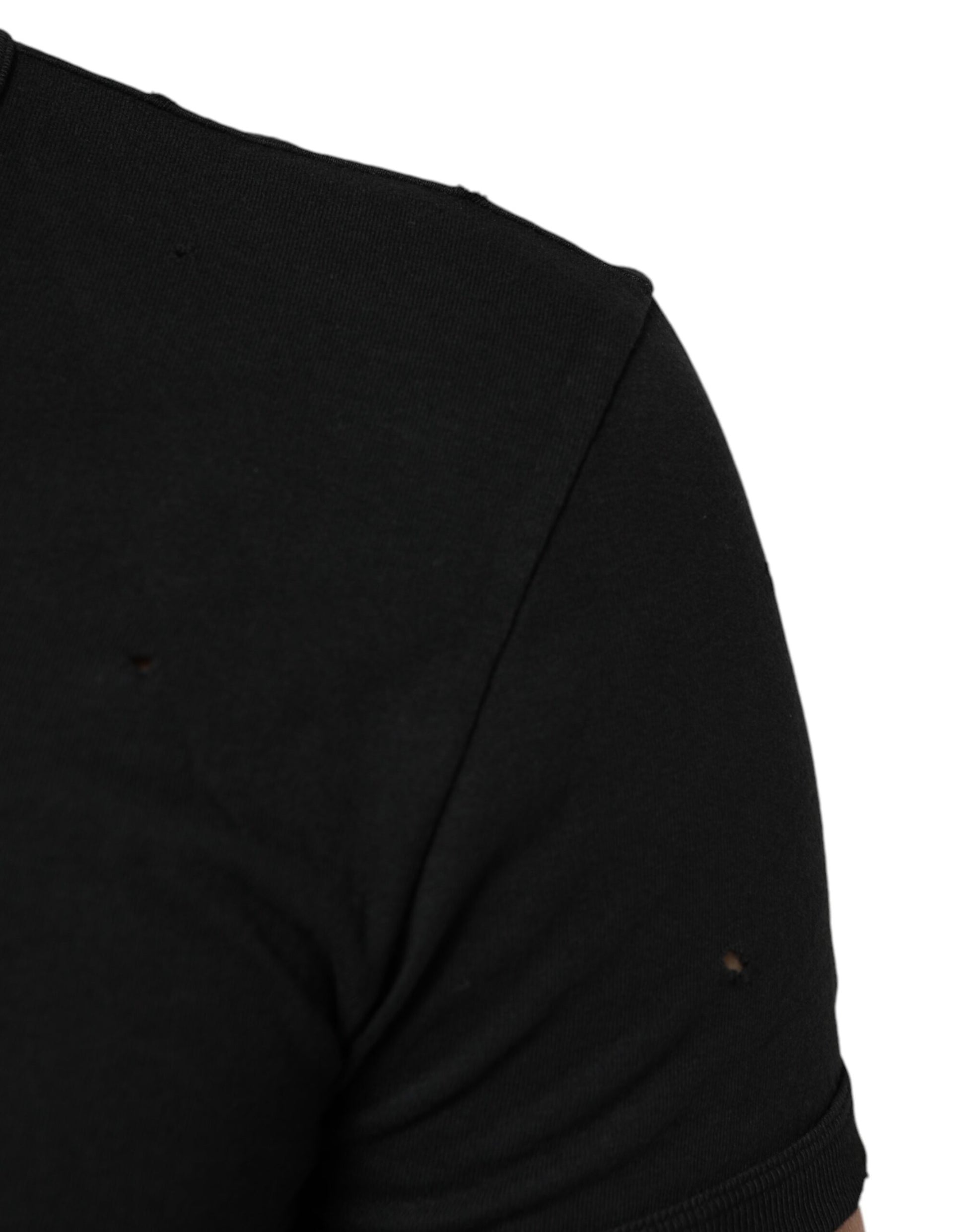 Black sleeveless shirt on a mannequin torso