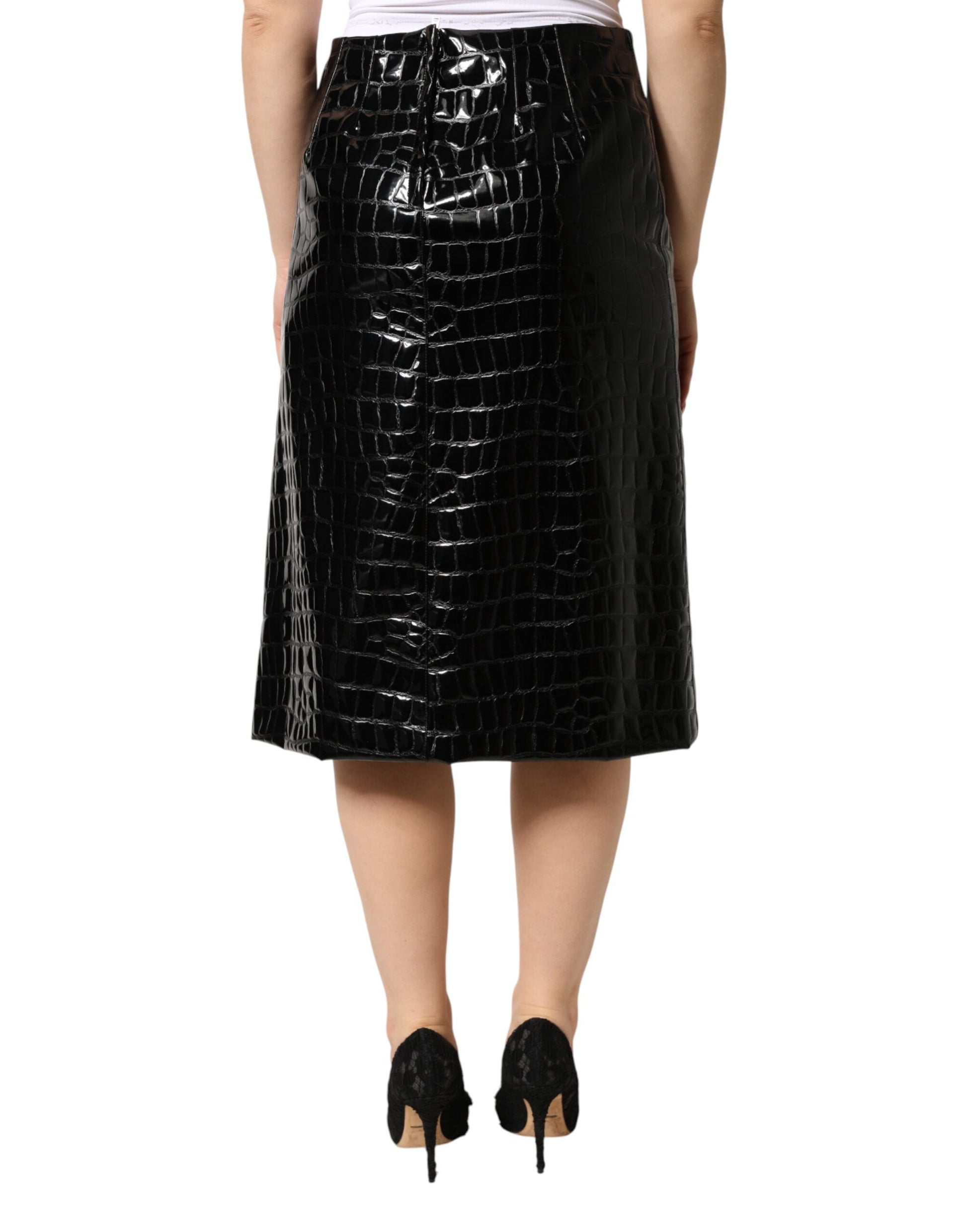 Black pleated skirt with shiny texture