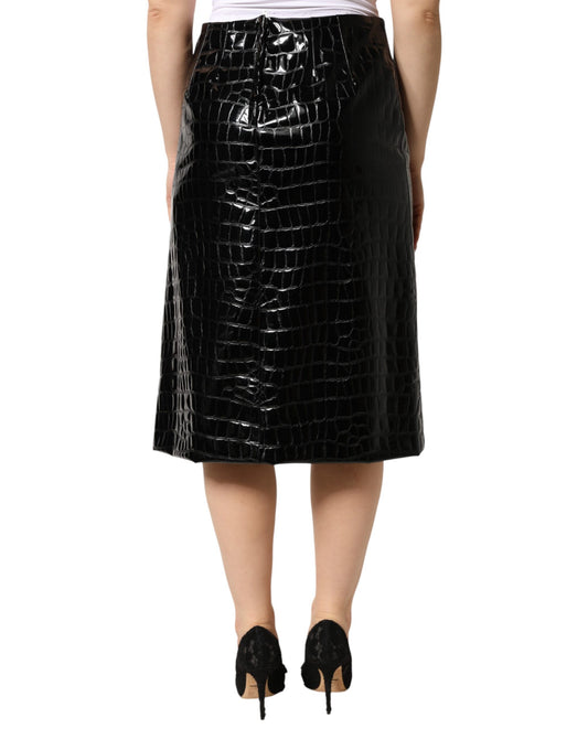 Black pleated skirt with shiny texture