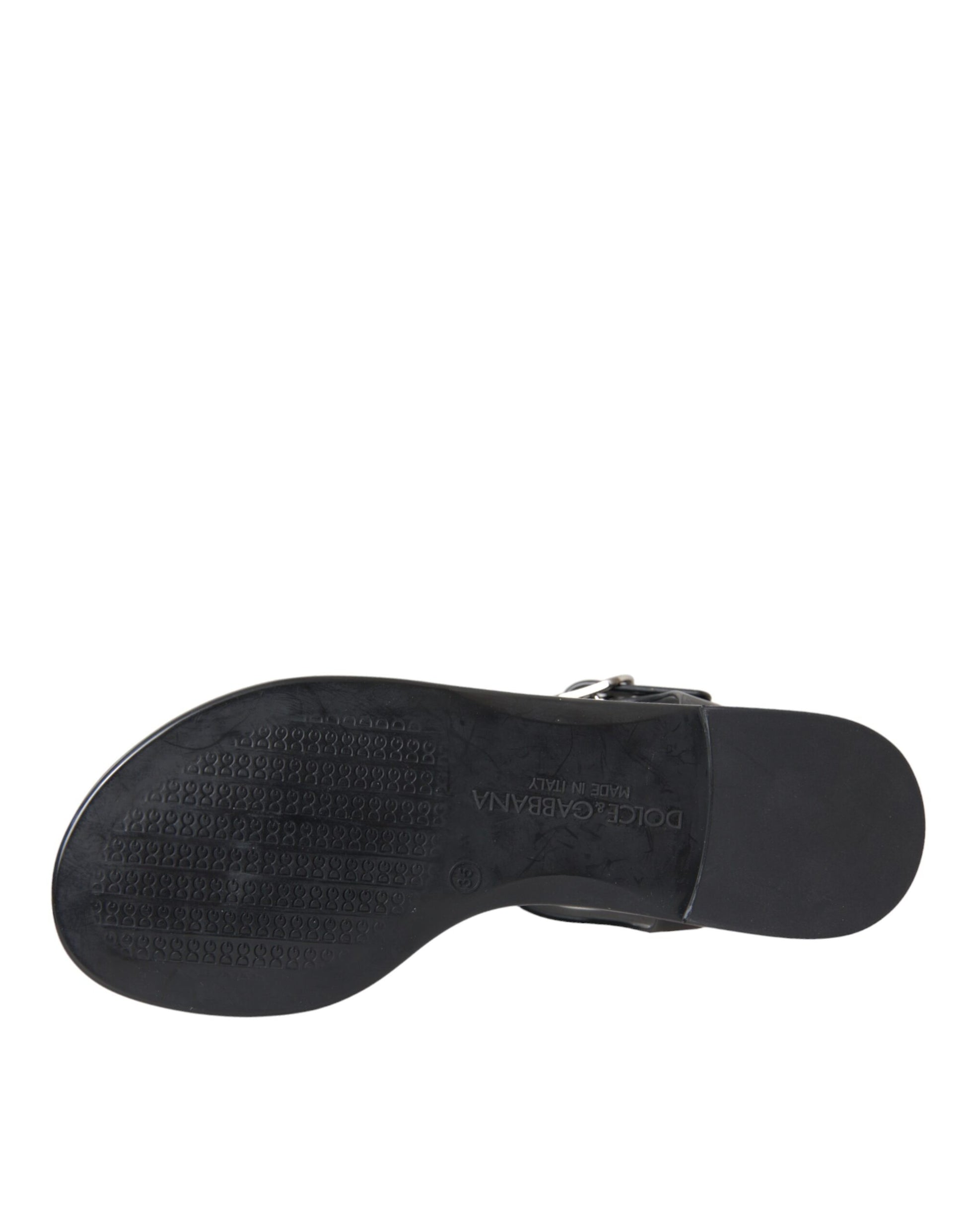 Black shoe with a patterned sole