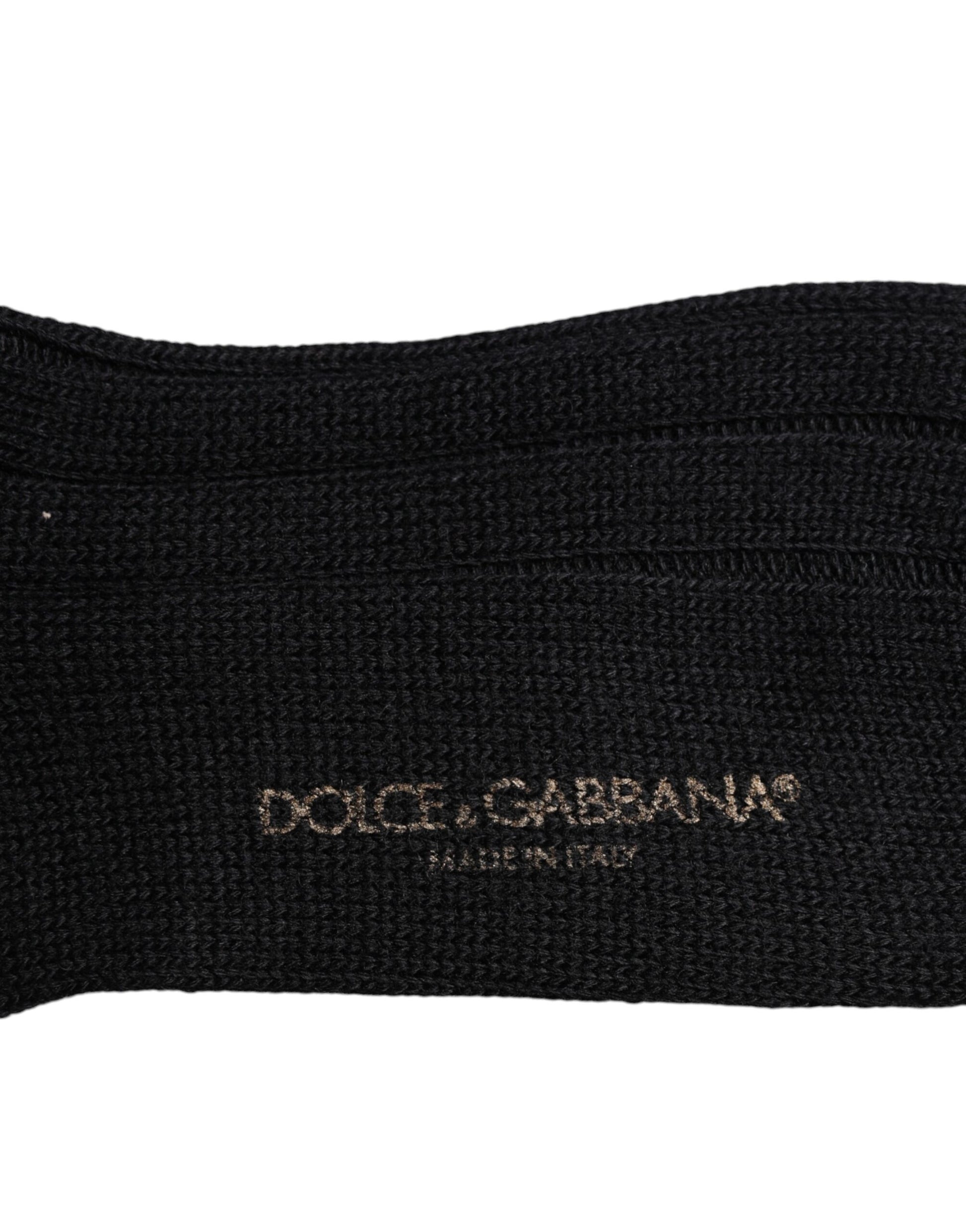 Black ribbon with gold text reading "dolce & gabbana"
