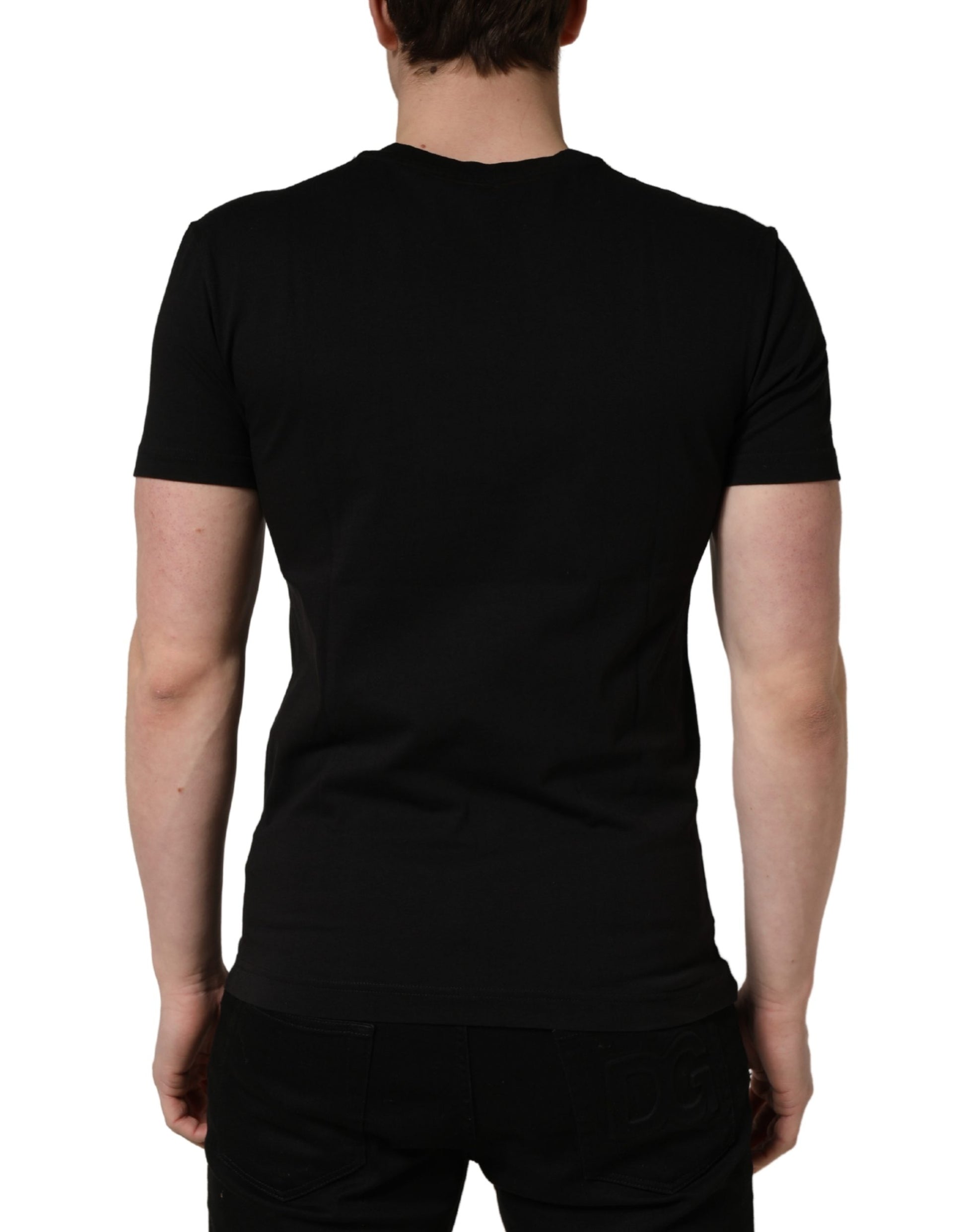 Black t-shirt on a mannequin