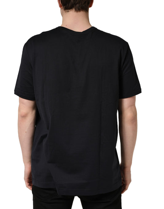 Black t-shirt on a mannequin