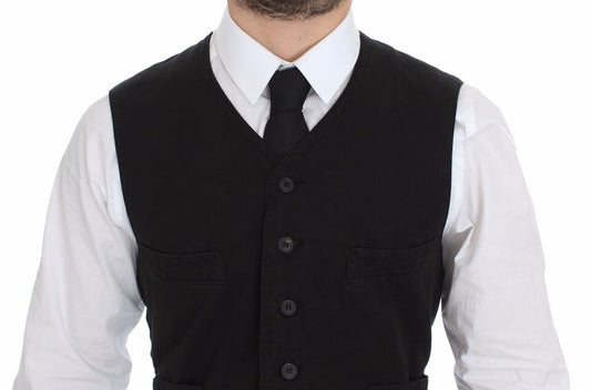 A black vest with flax cotton fabric, featuring a button-up front and two chest pockets