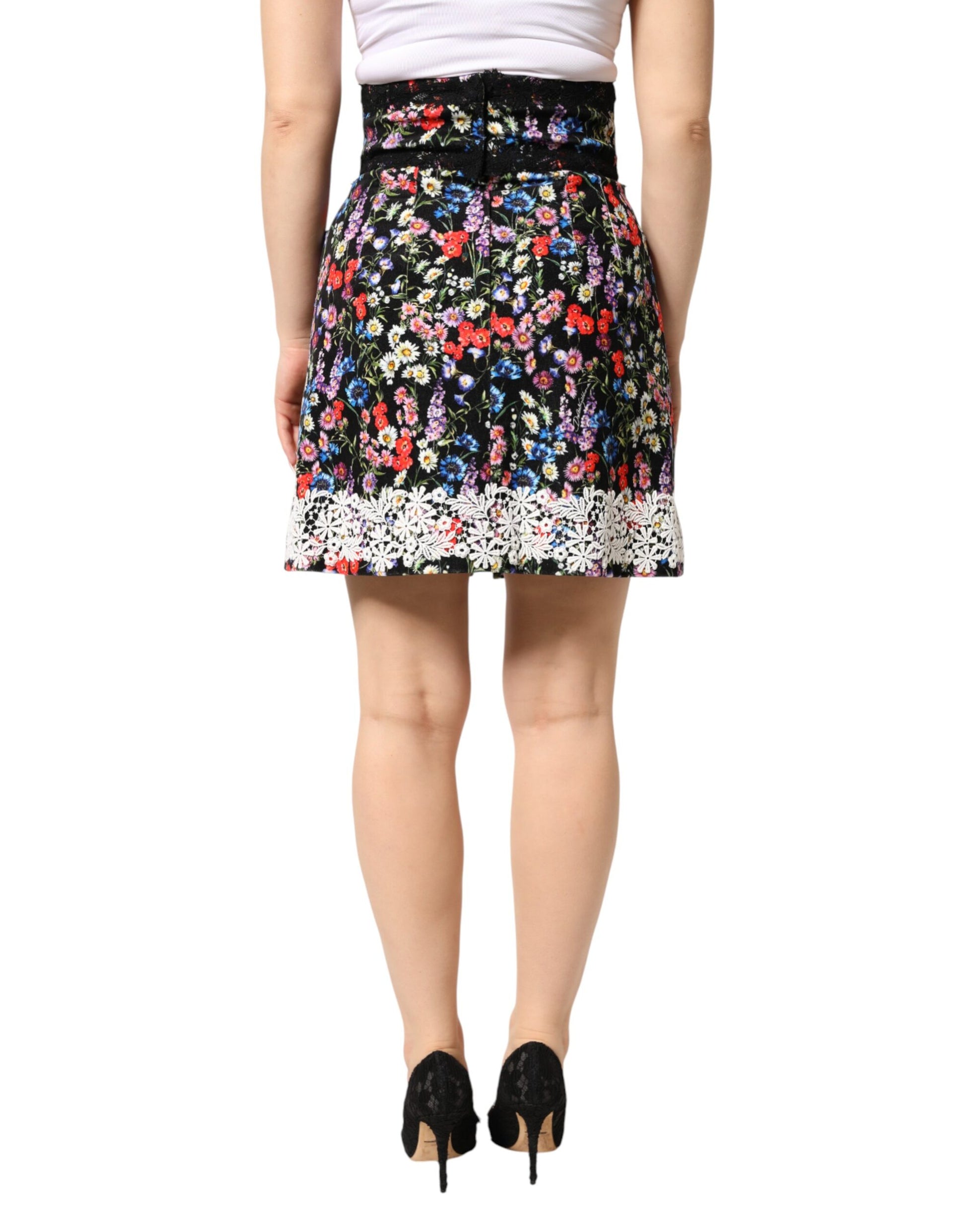 Woman's skirt with floral pattern