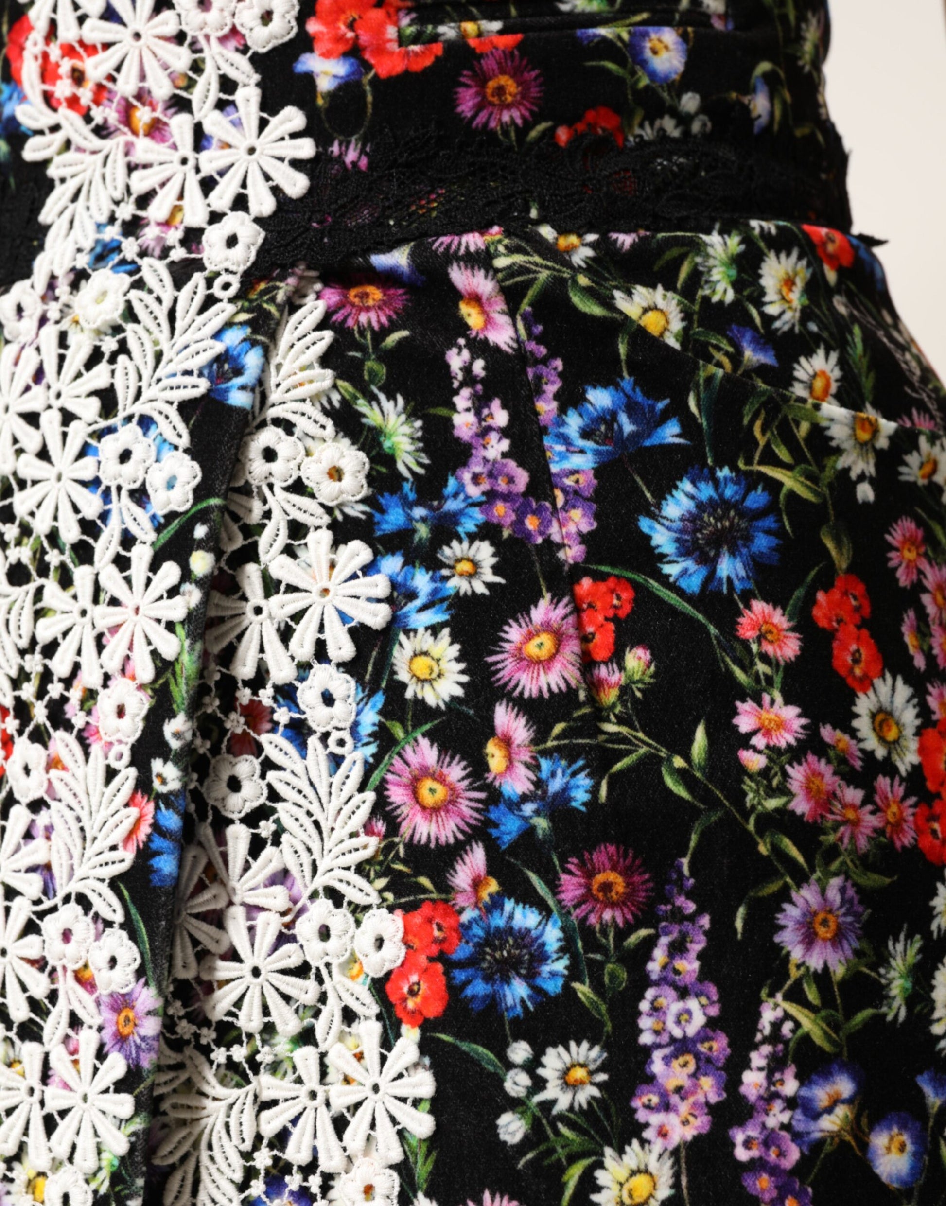 Floral patterned skirt with lace trim