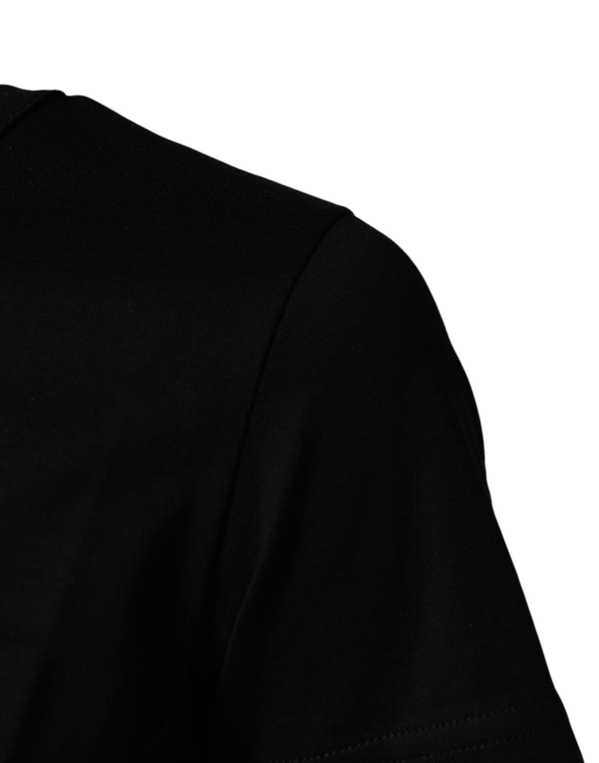 Black t-shirt on a mannequin torso
