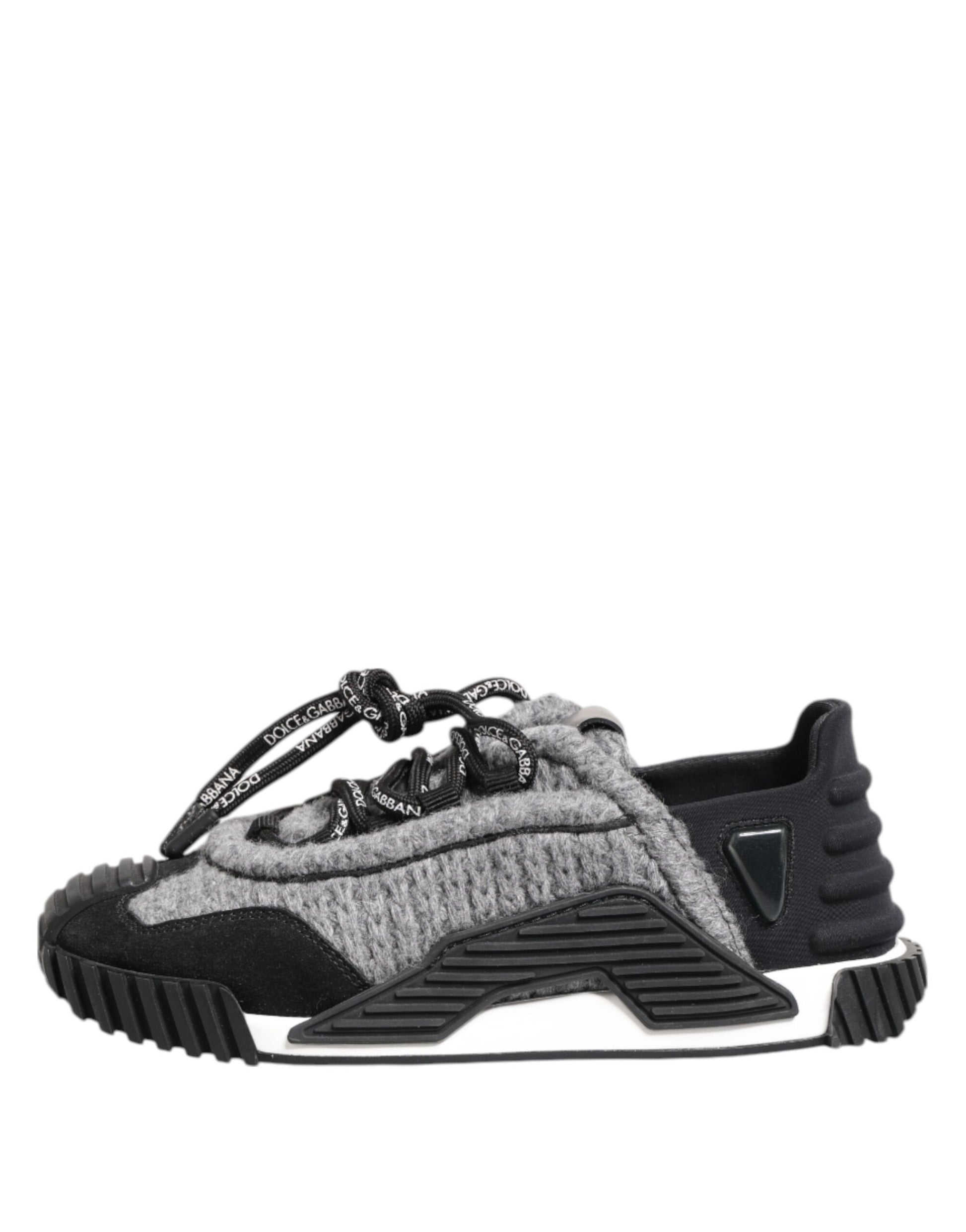 Baby shoe with velcro straps