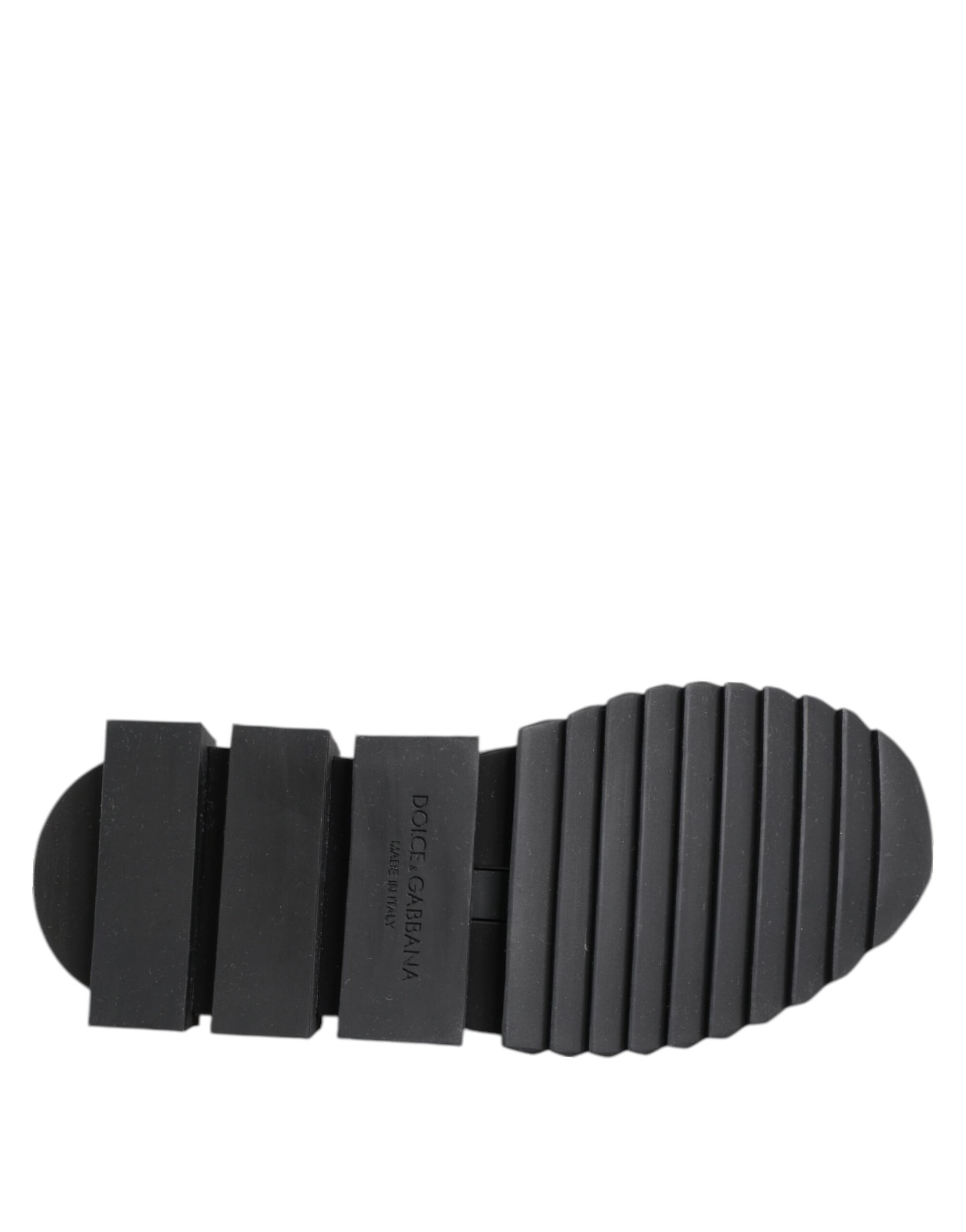 Footwear sole for walking or hiking