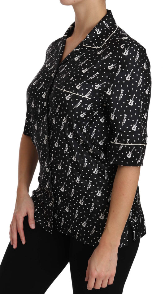 Black shirt with white stars on a woman's torso