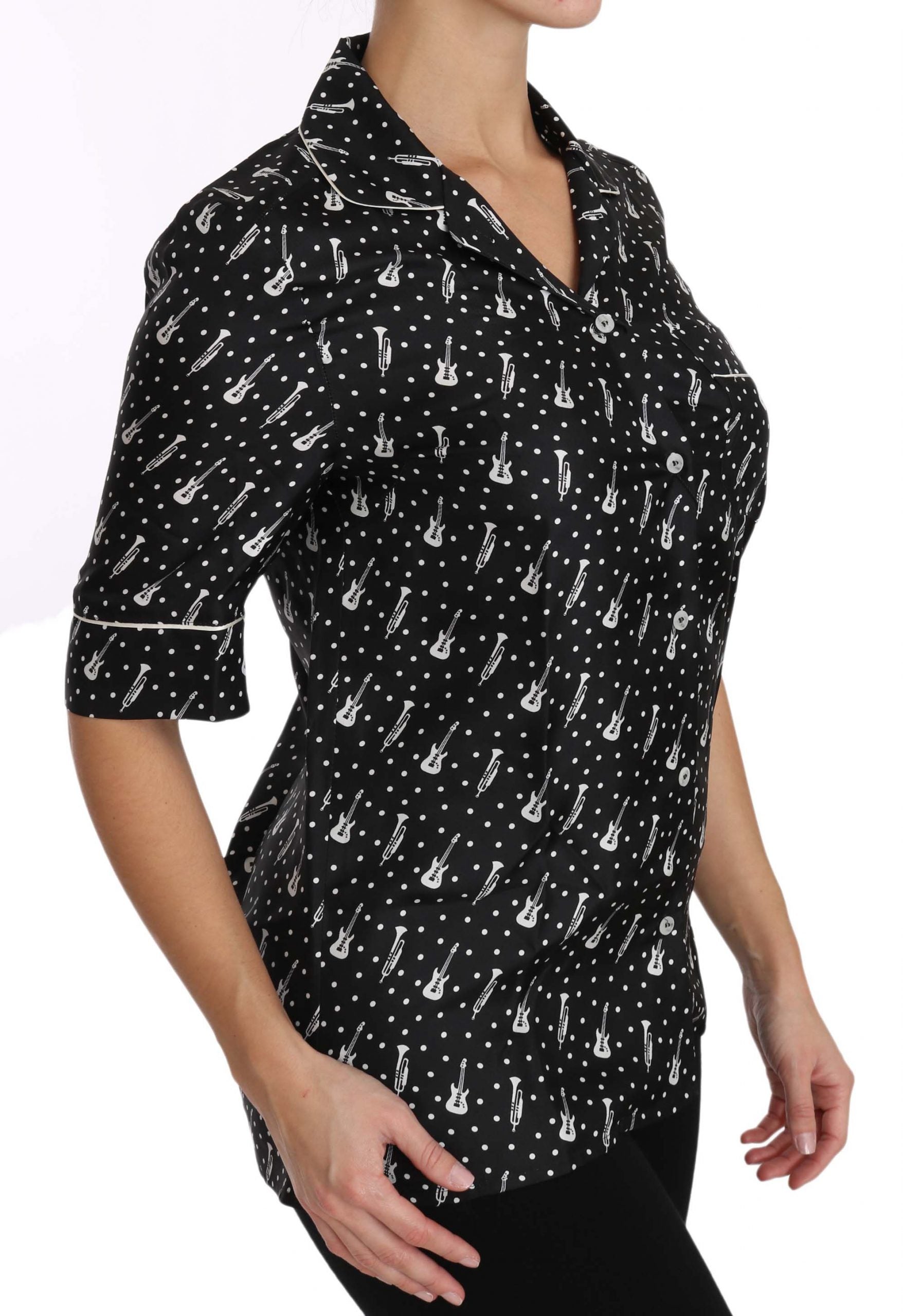 Black shirt with white stars on a woman's torso