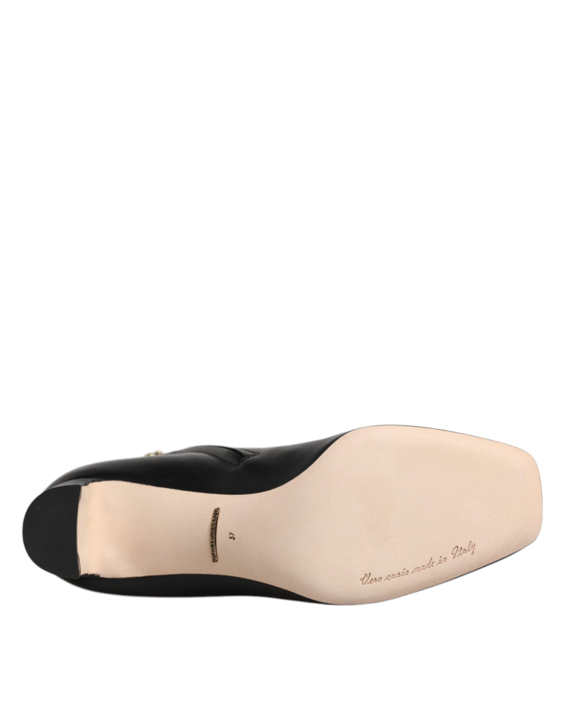 Black and tan women's shoe