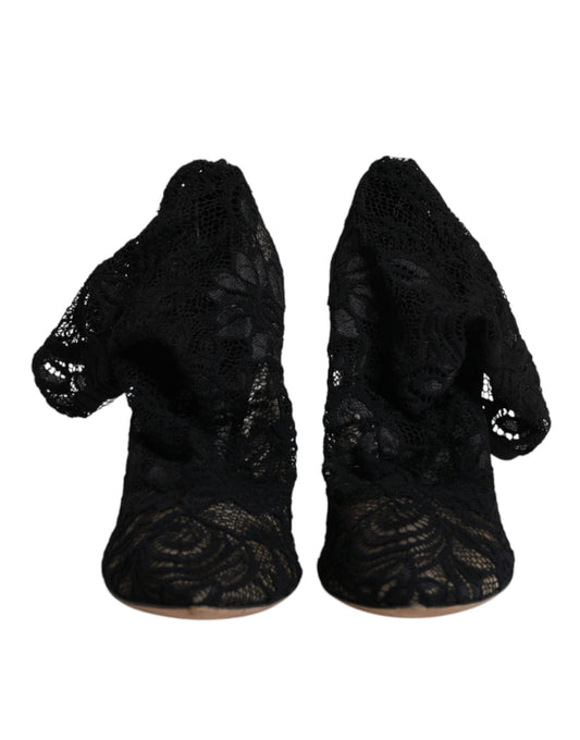 Pair of black lace gloves