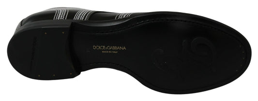 Black and white shoe with a patterned sole