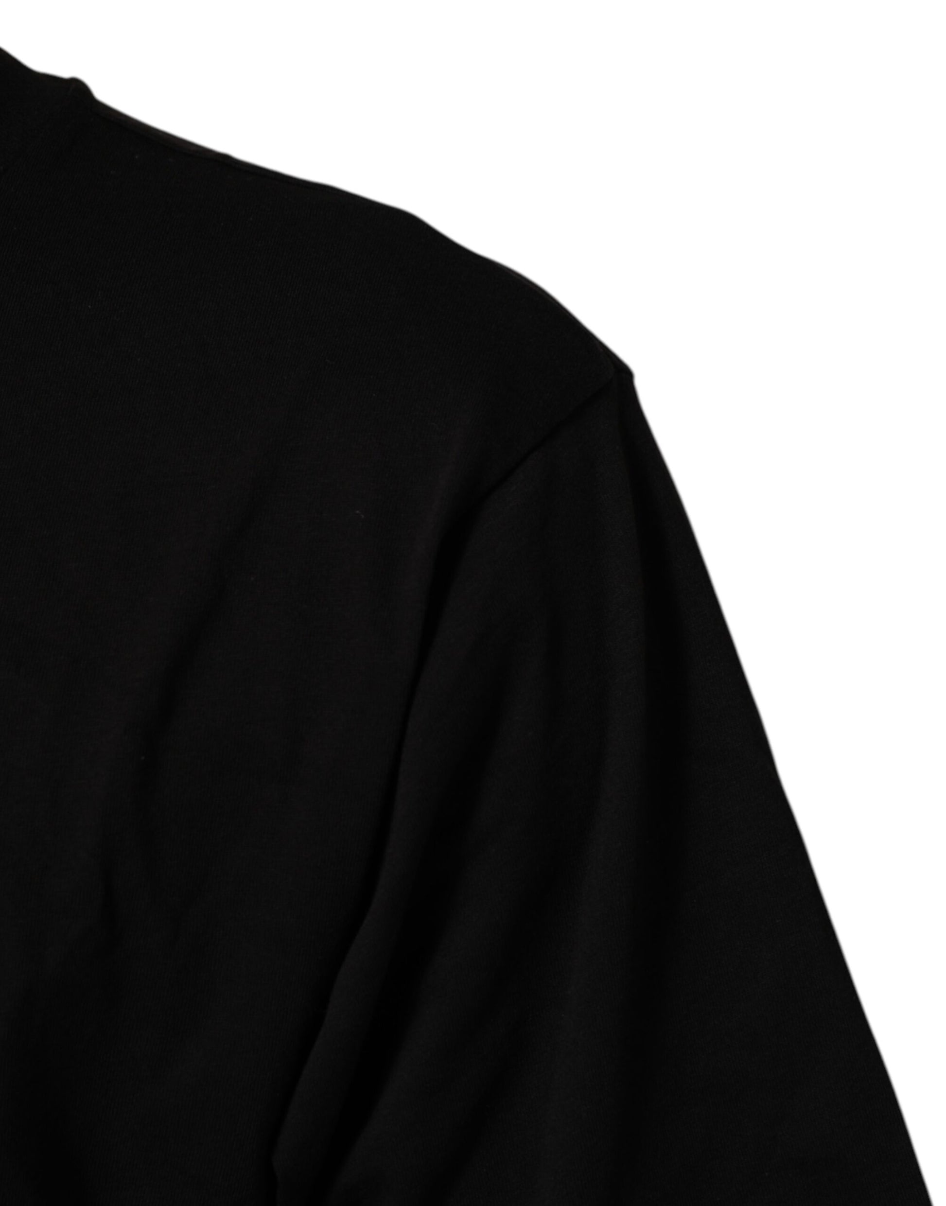 Black t-shirt on a mannequin