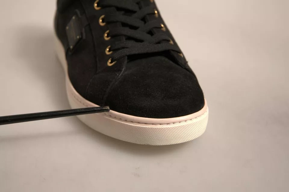 Black sneaker with white sole