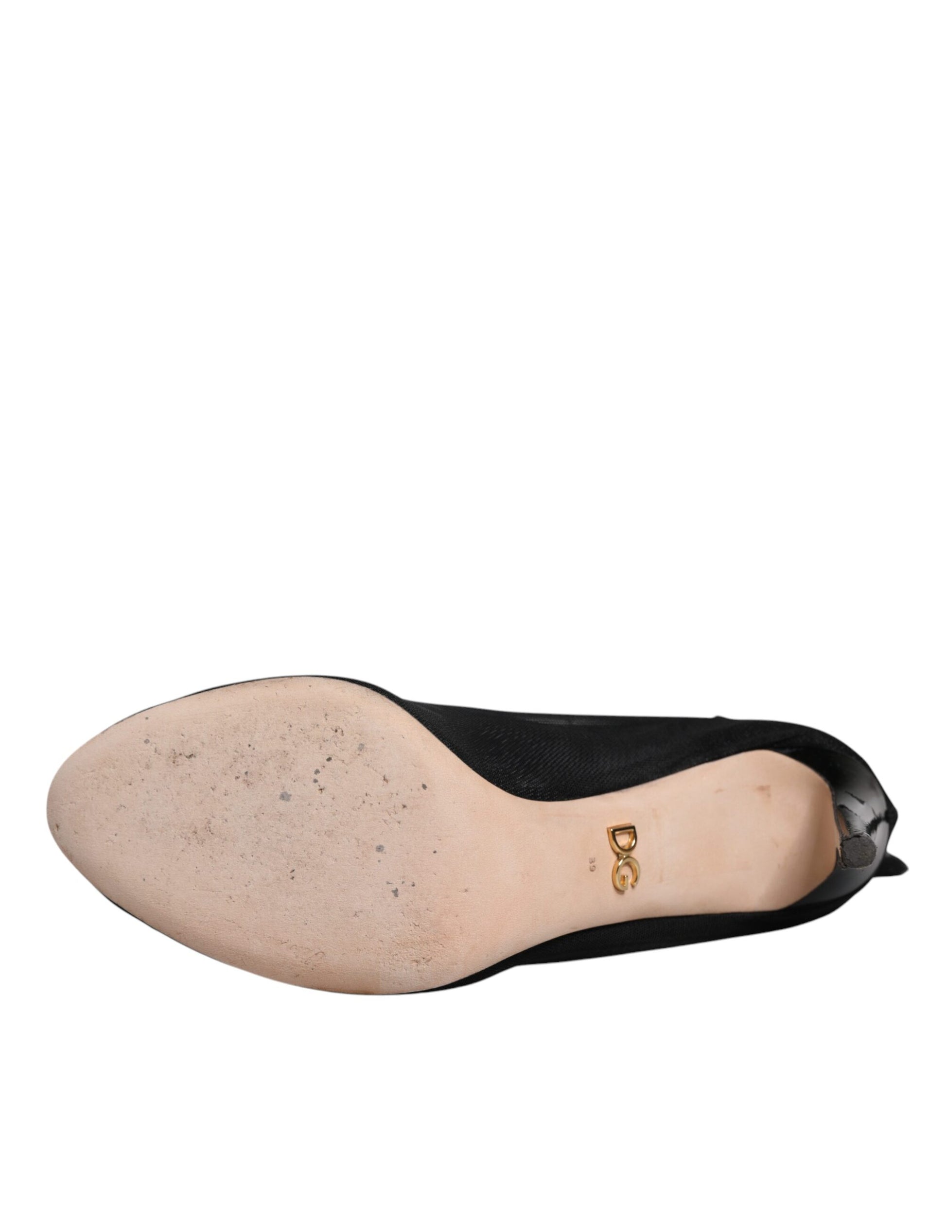Black shoe with tan sole