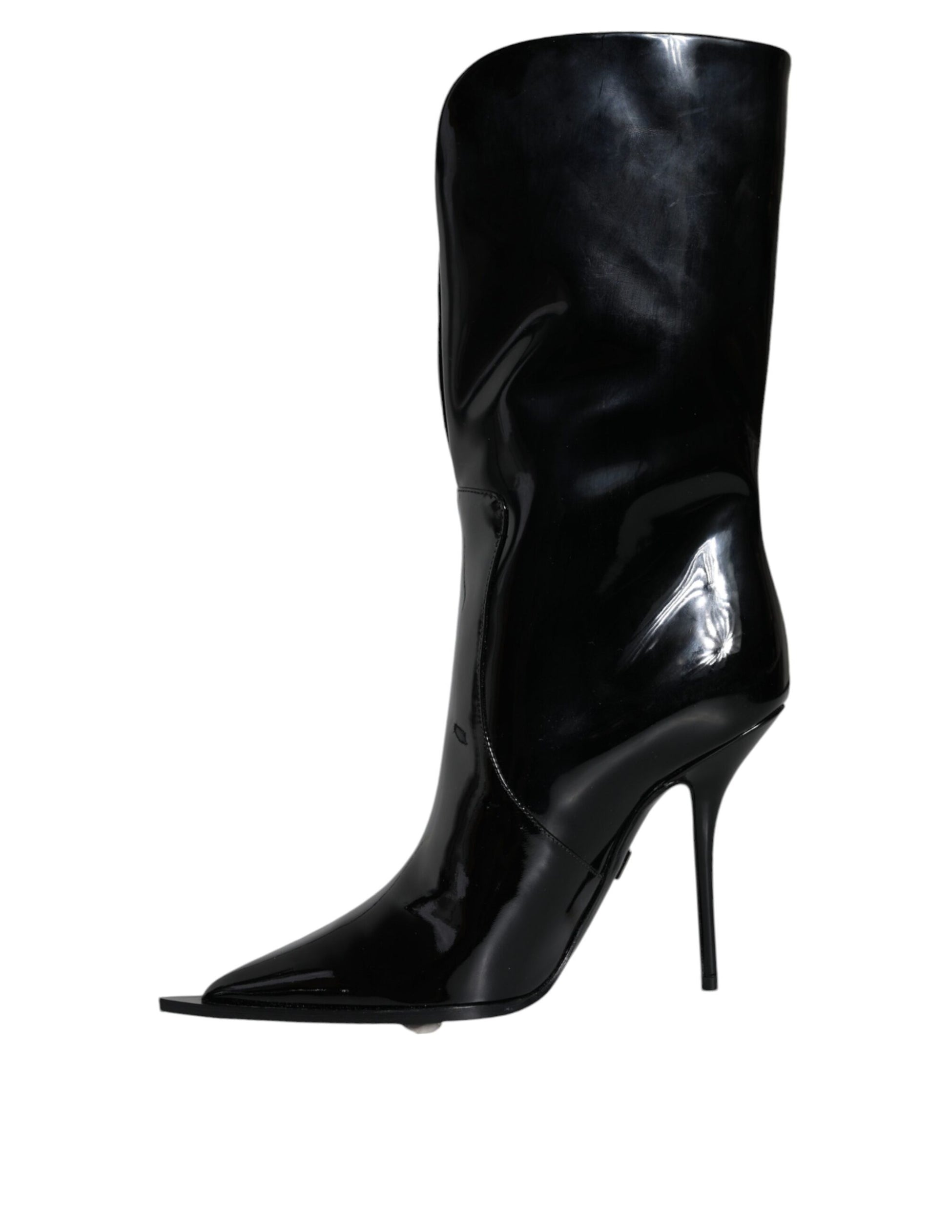 Black knee high boot with pointed toe