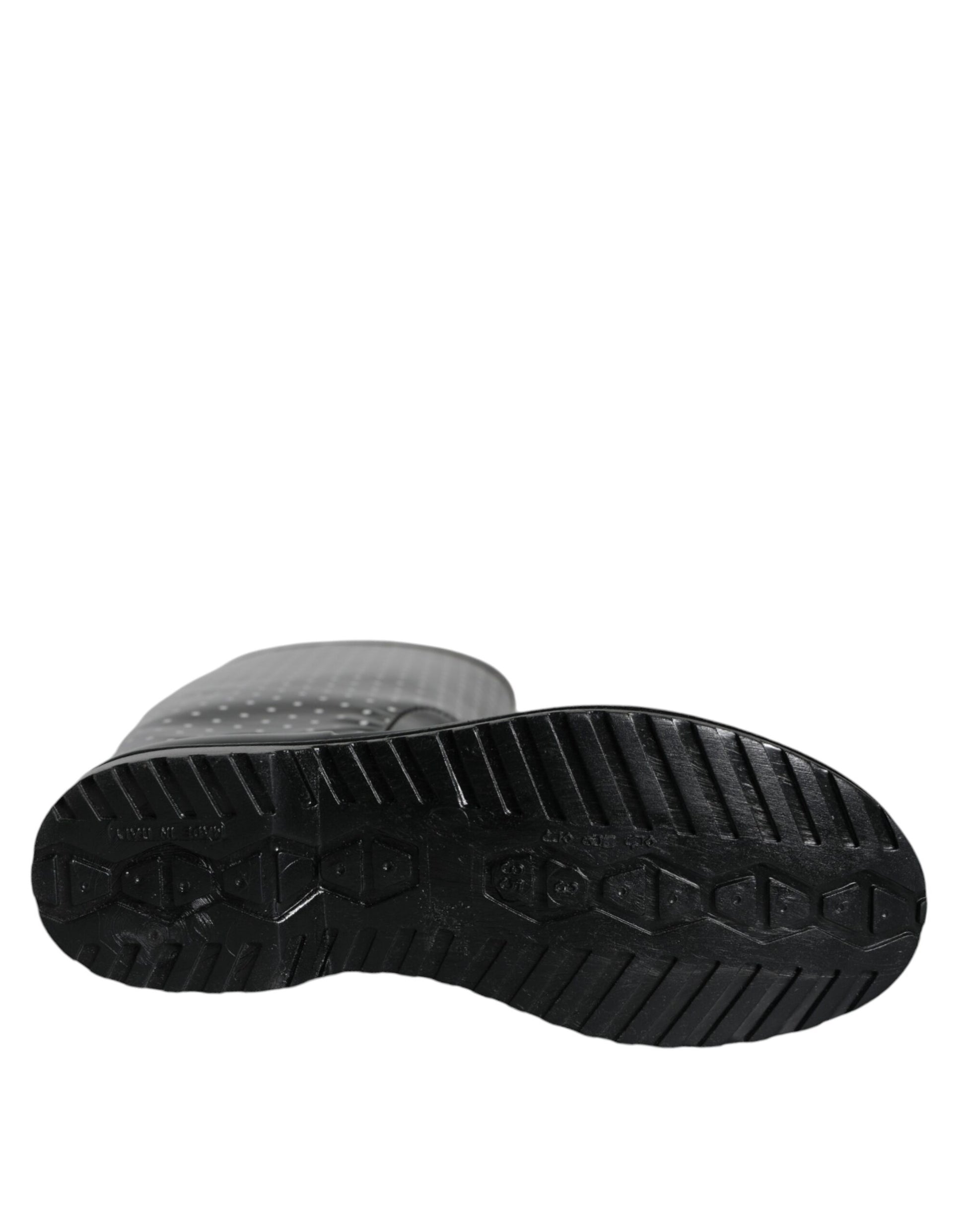 Black shoe with a thick sole