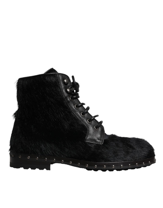 Fur lined boot with laces and studs on soles