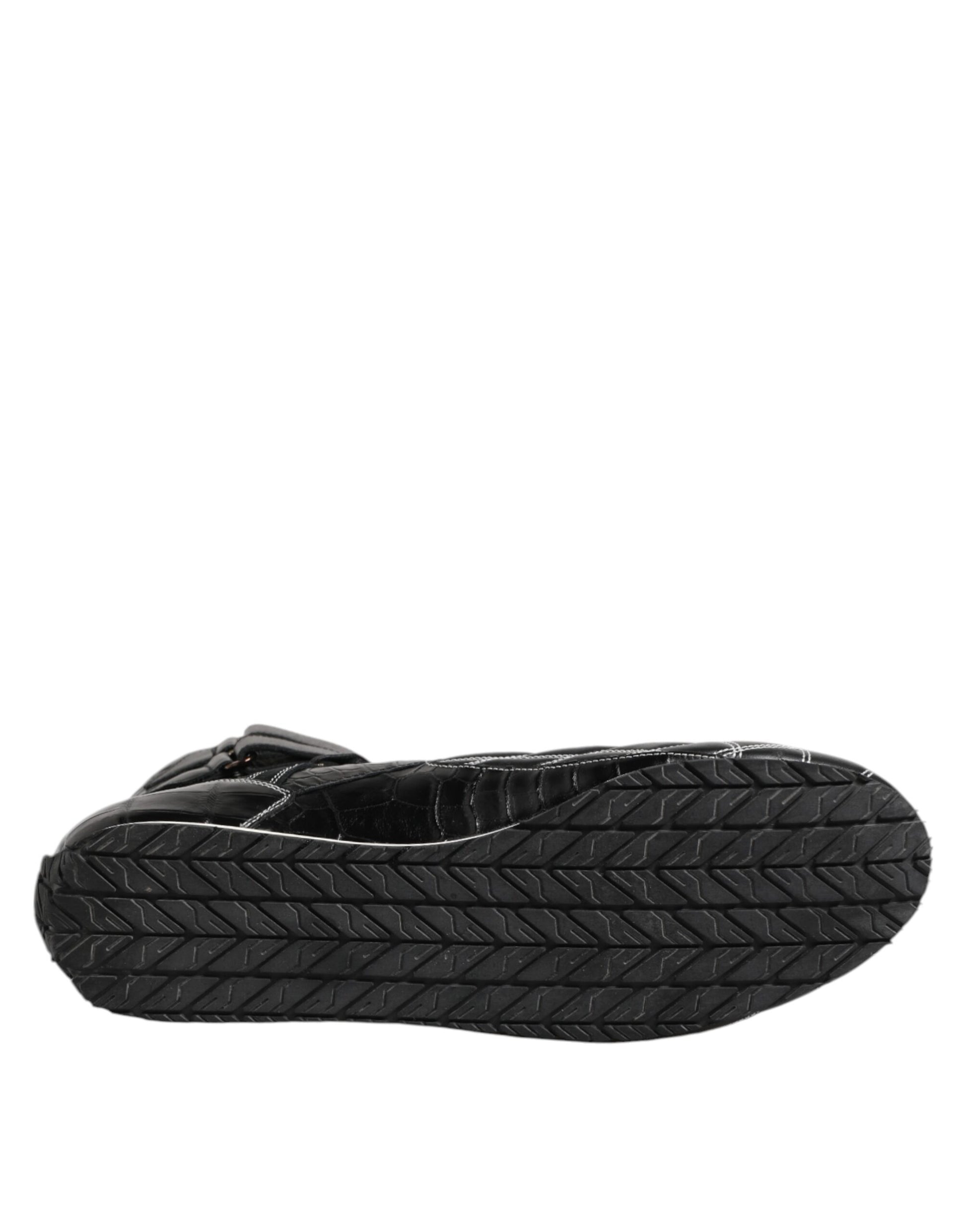 Black shoe with a patterned sole