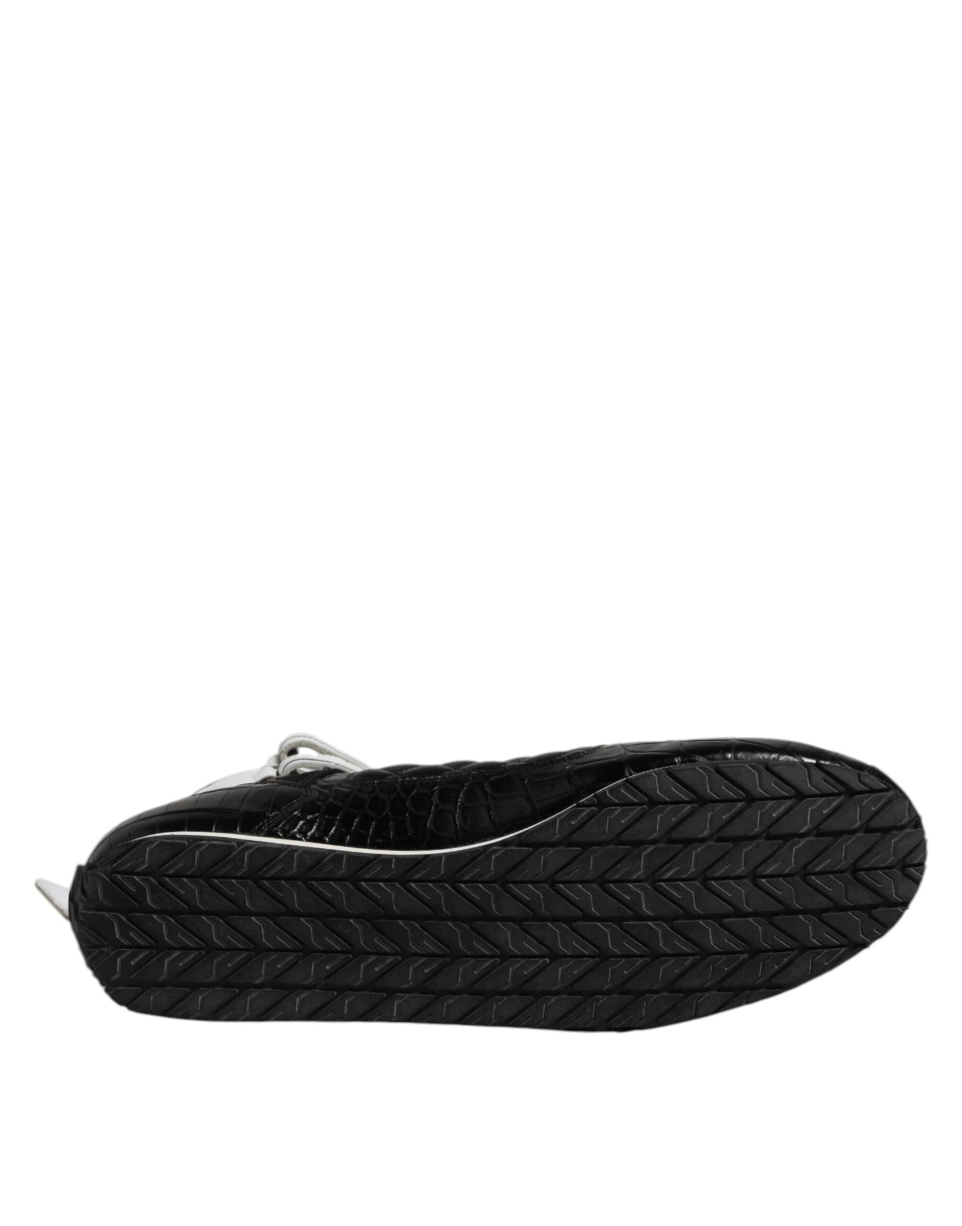 Black shoe with a black sole
