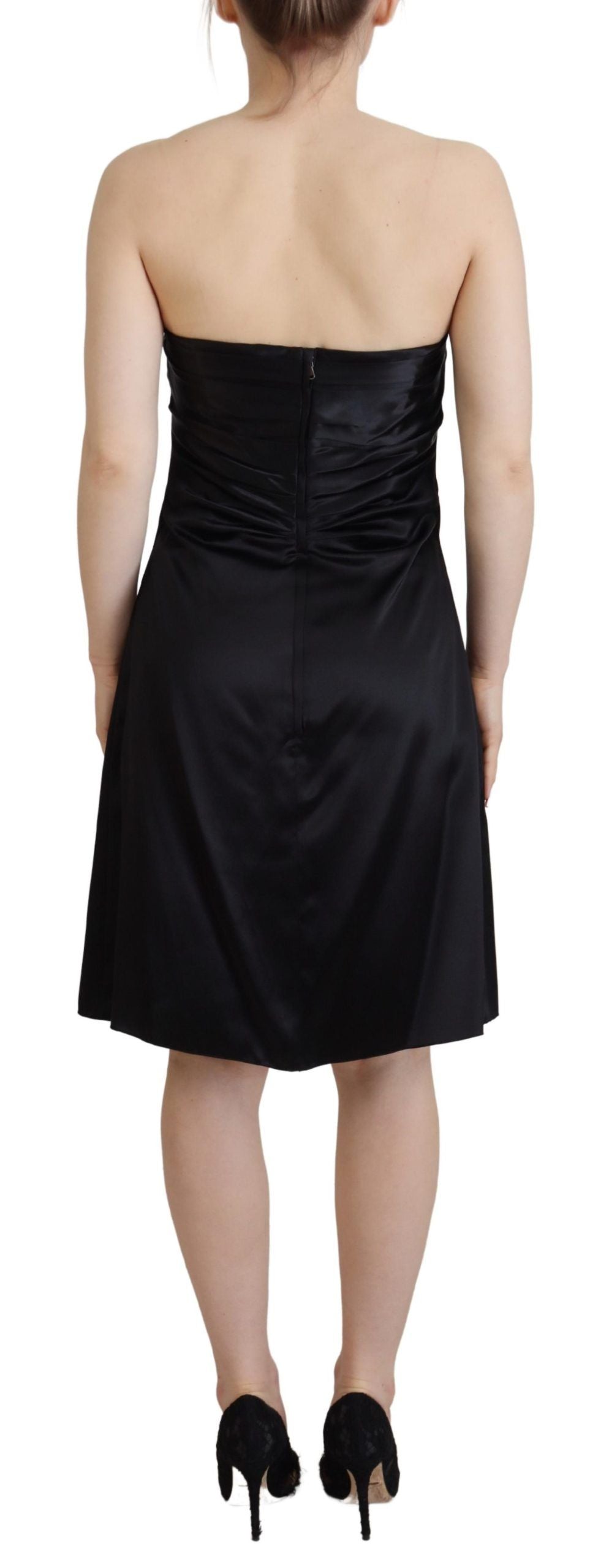 Black strapless dress on a mannequin