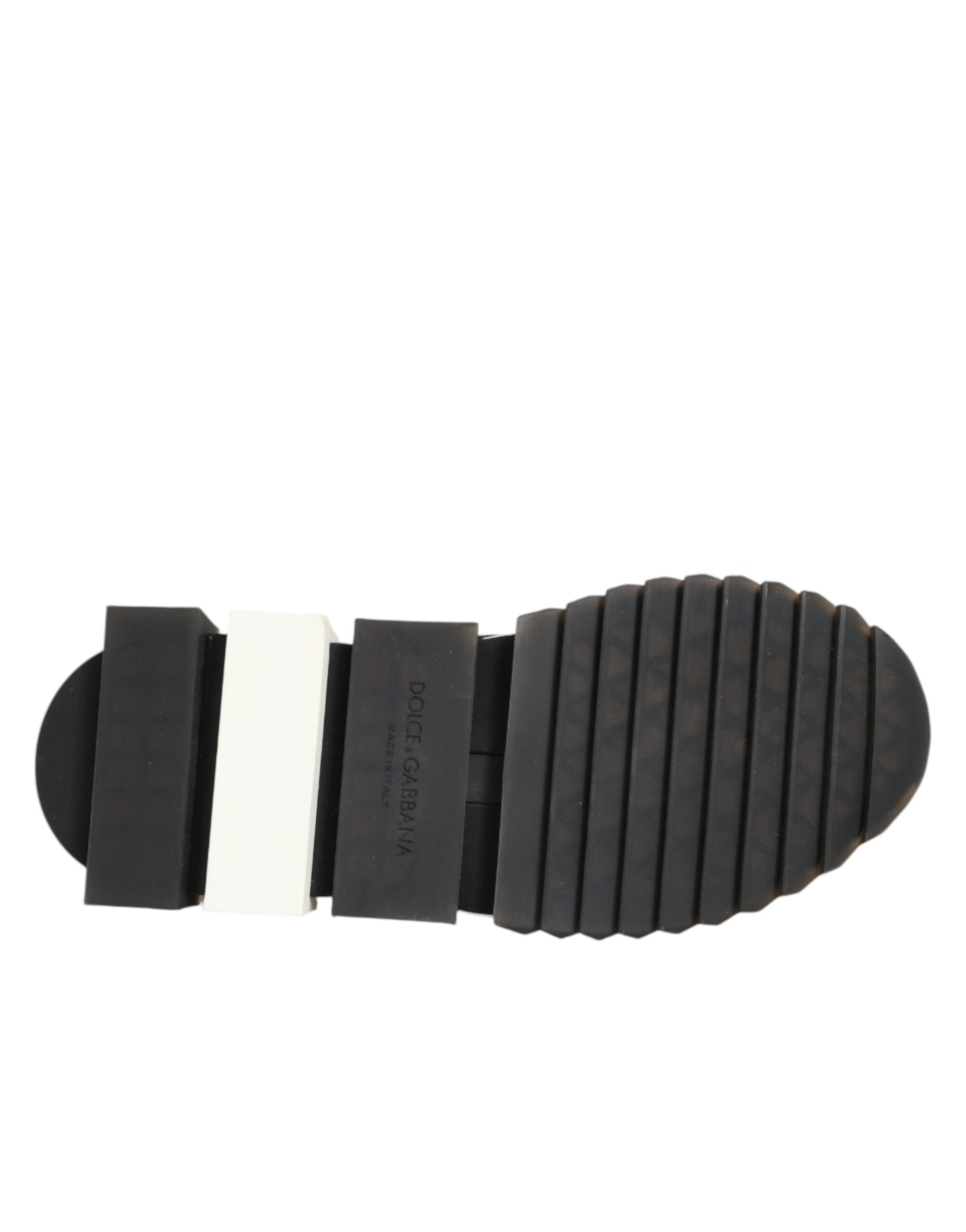 Footwear sole with cleats for traction