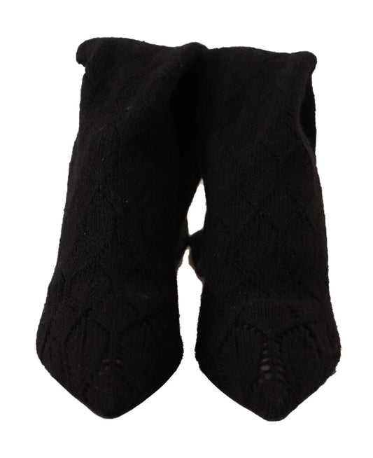 Pair of black knitted gloves