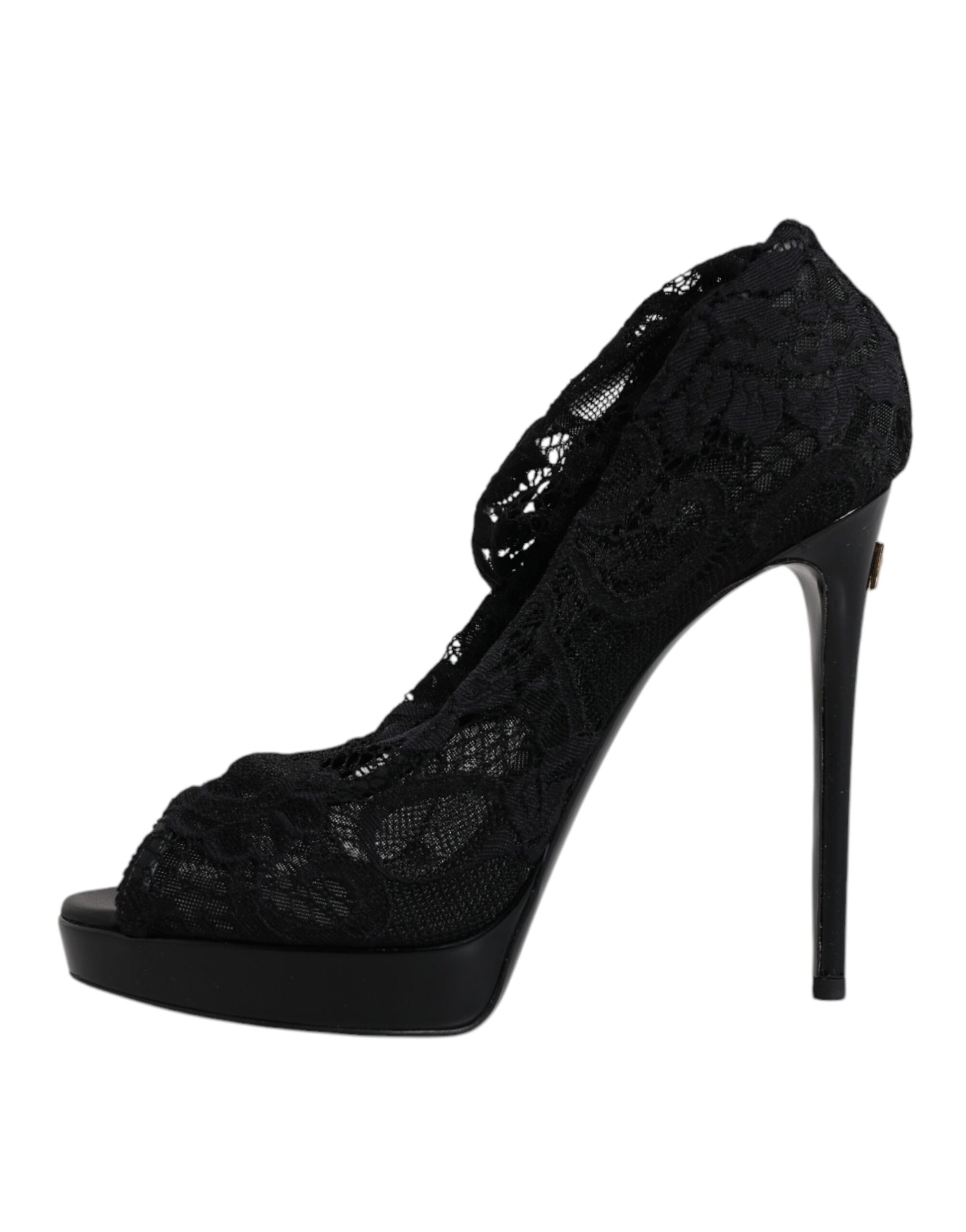 High heel shoe with lace design