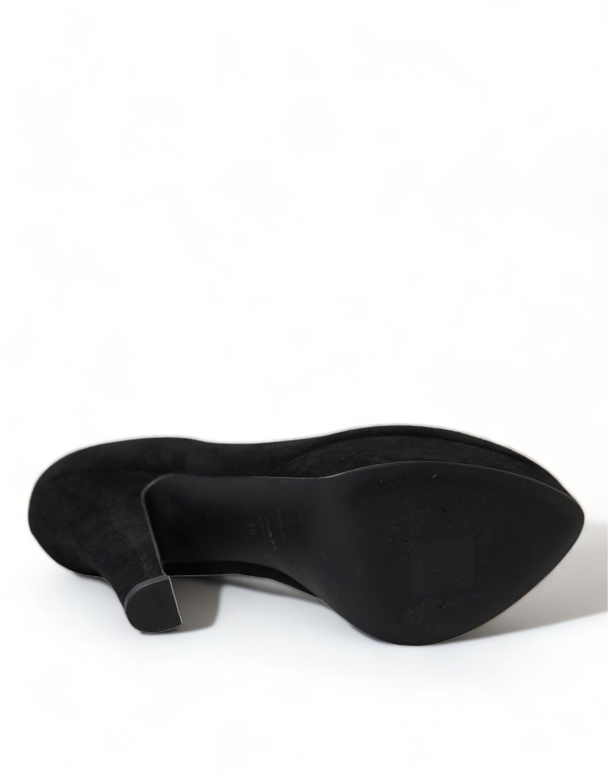 Black women's shoe with a pointed toe and a stiletto heel