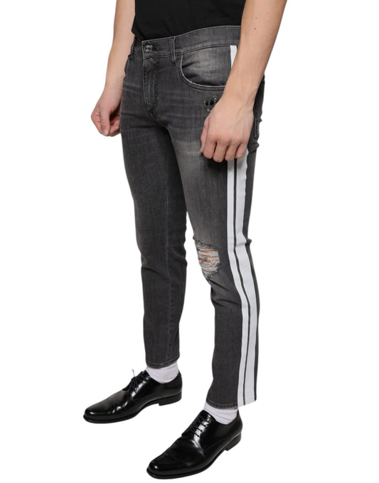 Mannequin wearing blue jeans with white stripes down sides, black shirt, and black shoes