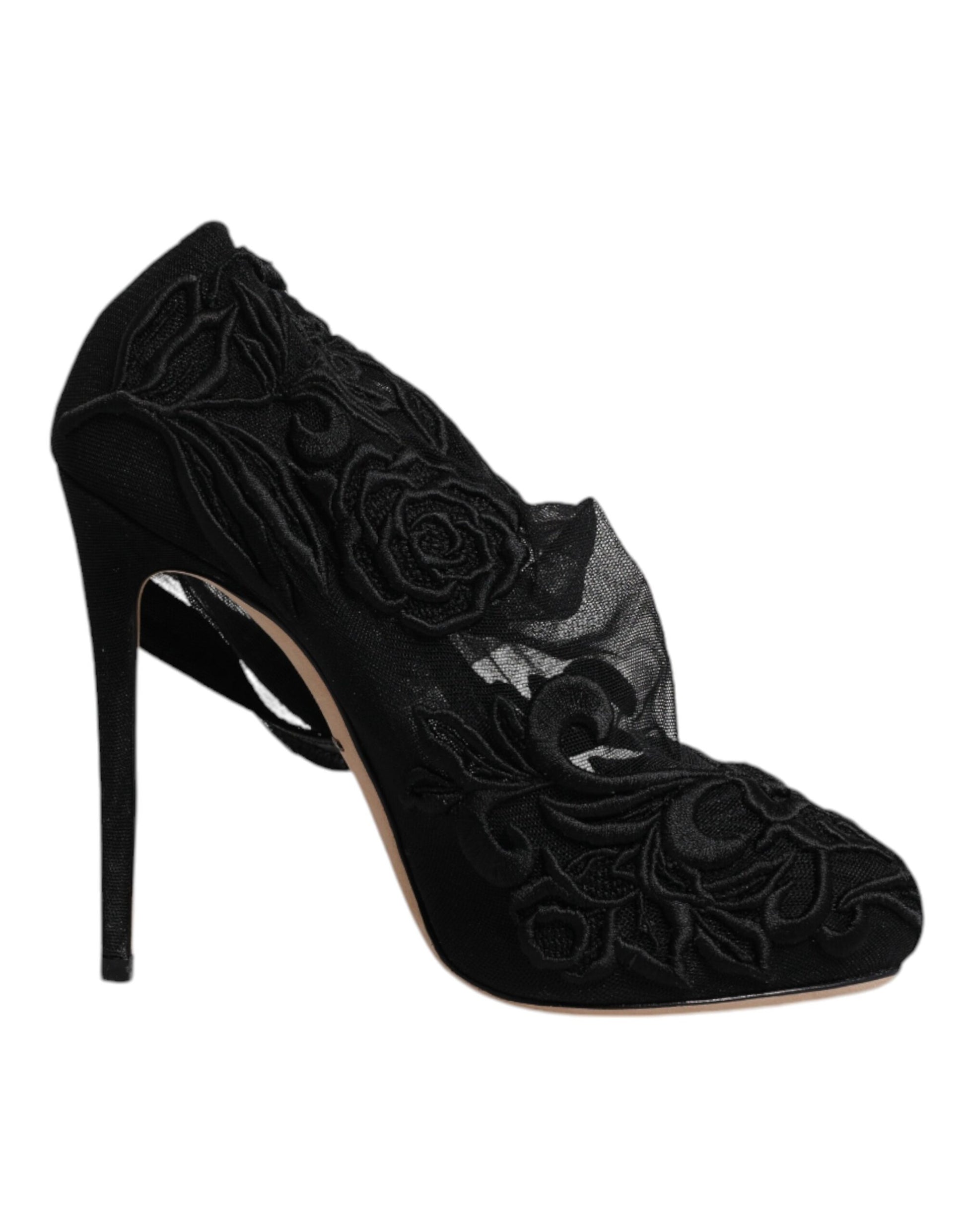 High heel shoe with embroidered design on toe