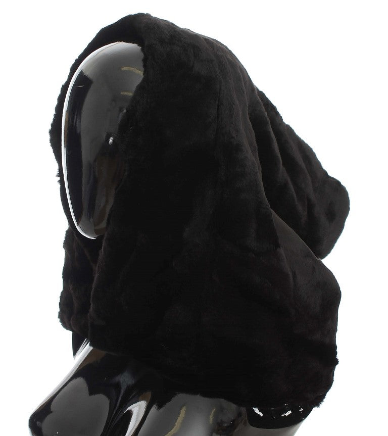 Black fur hood on mannequin head