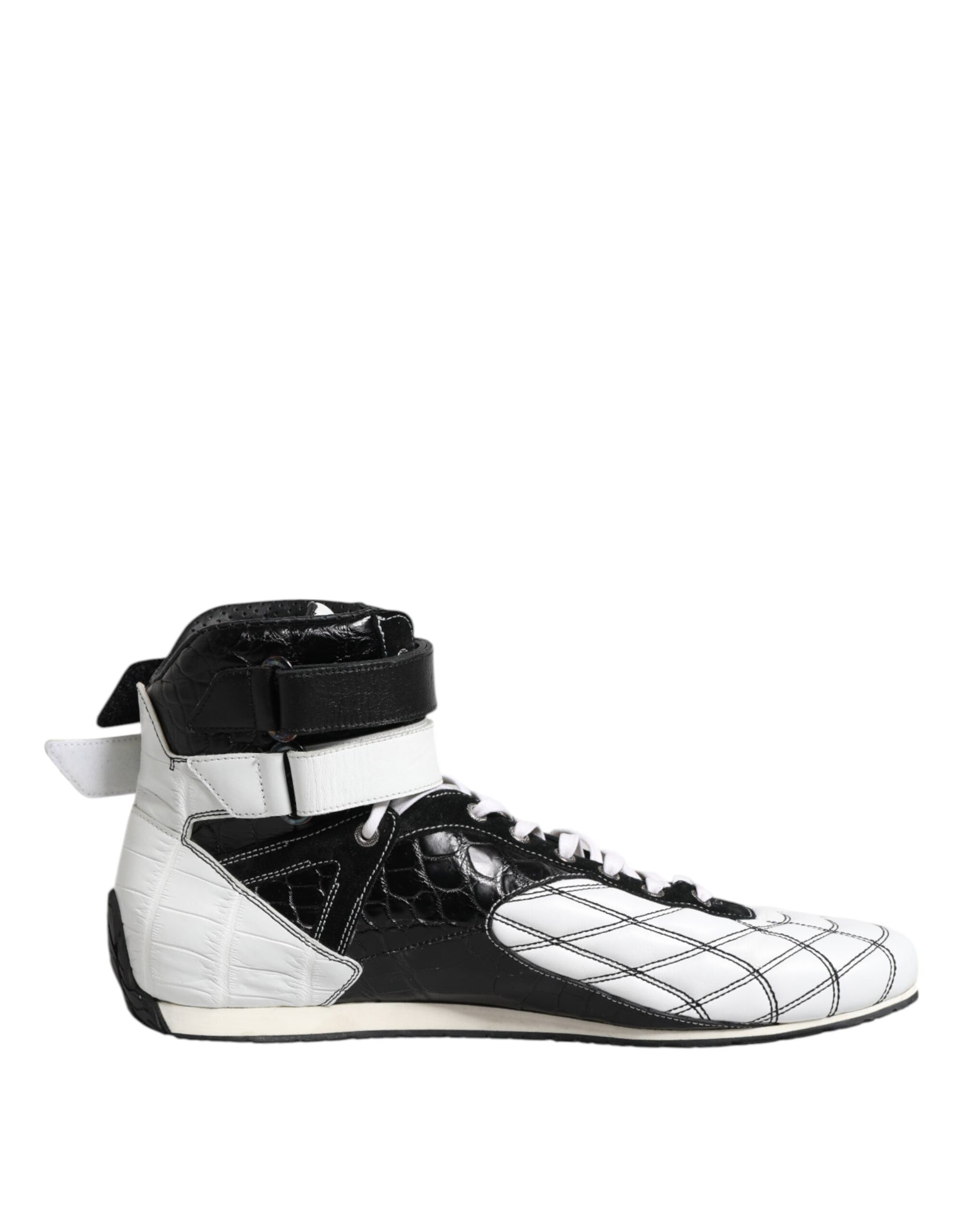 Black and white boxing shoe with laces