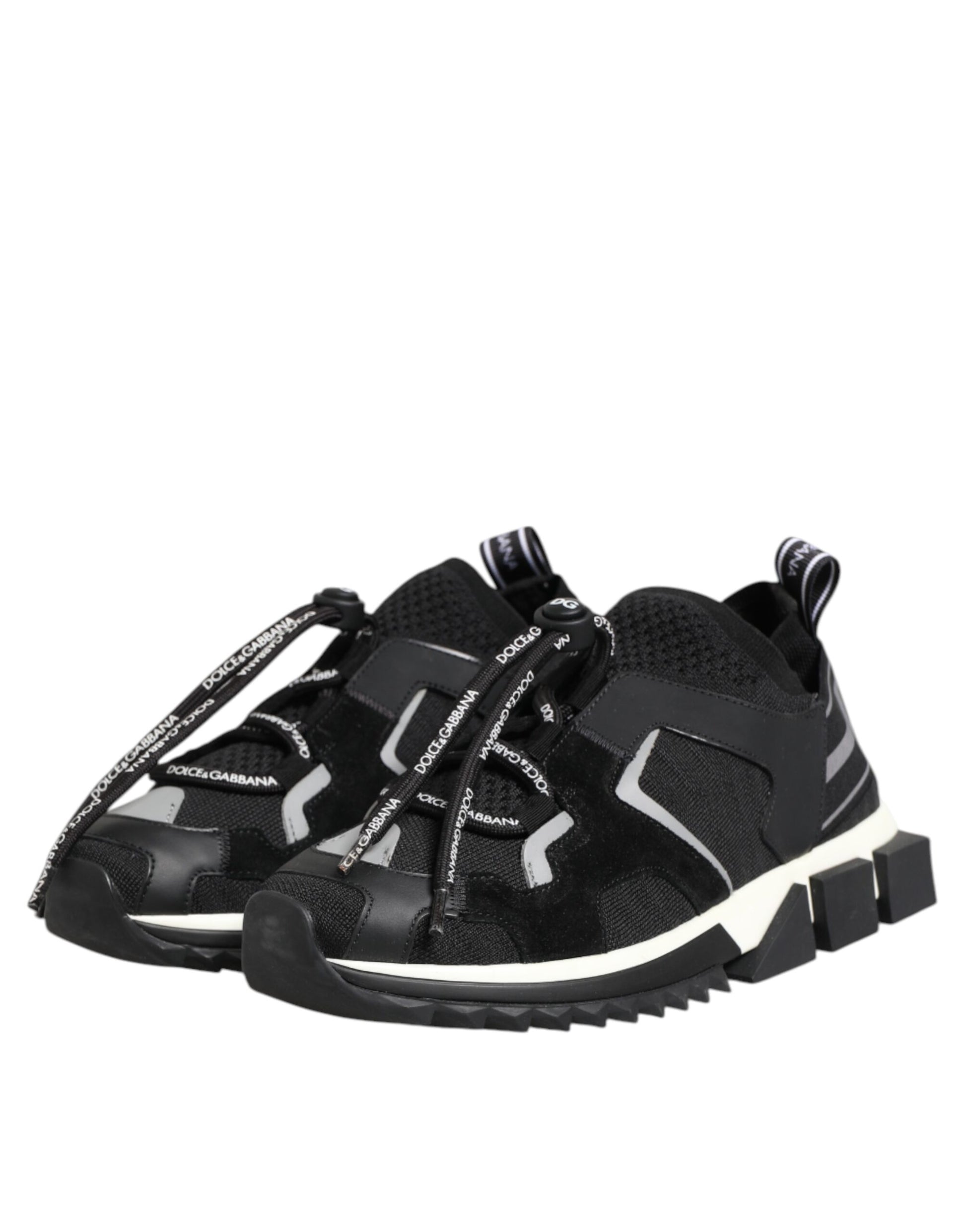 Baby shoe with velcro straps