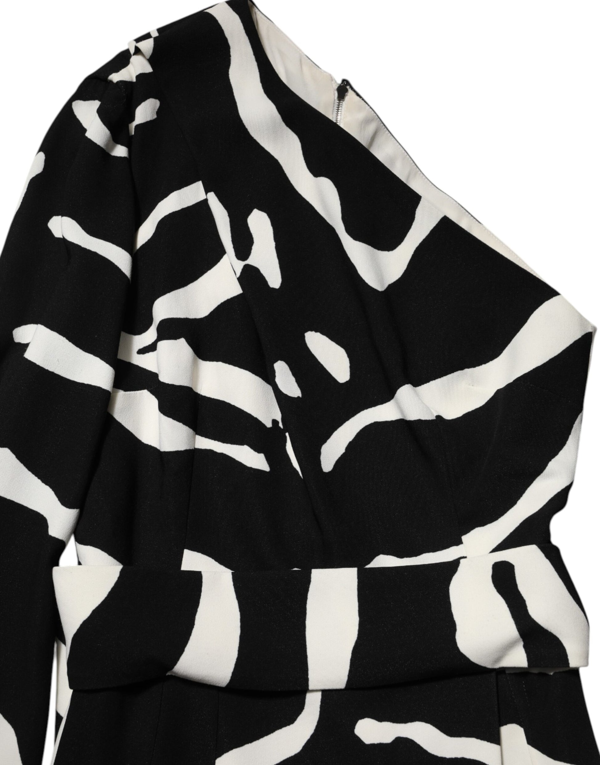 Black and white patterned scarf