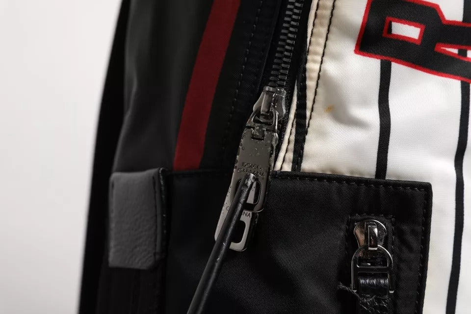 Pocket on jacket with zipper closure