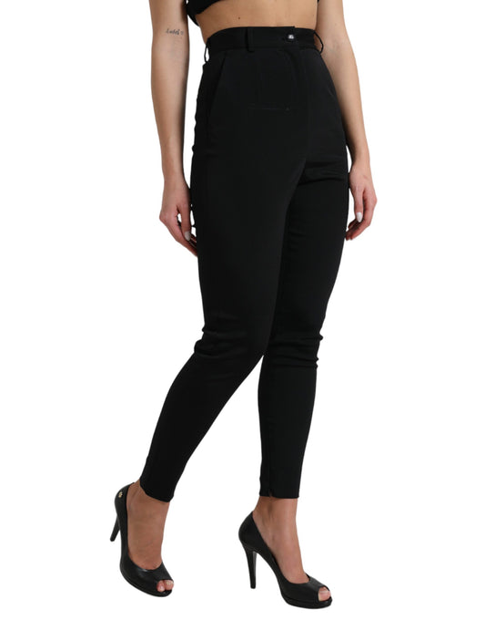 Black pants with high waist and side pockets